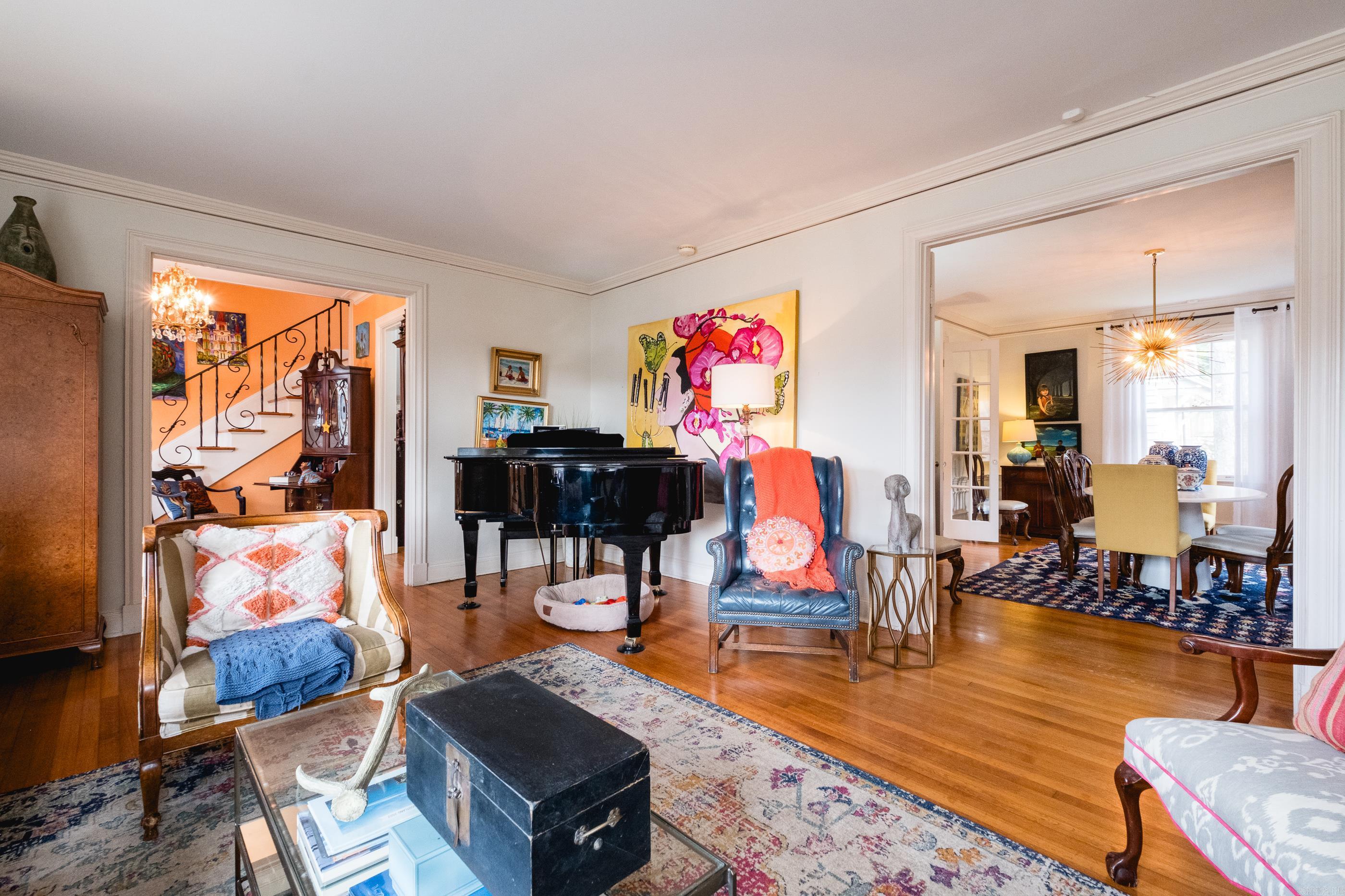 COLONIAL COURT - Residential