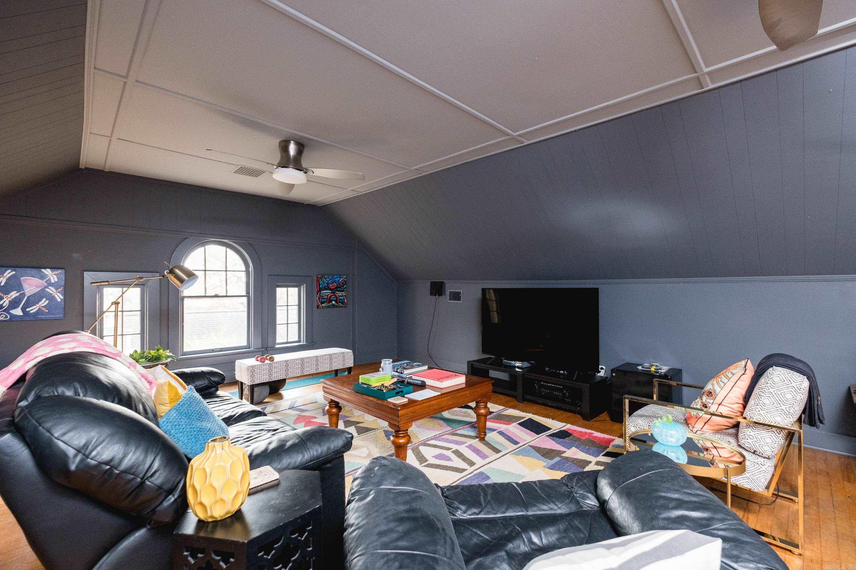 COLONIAL COURT - Residential