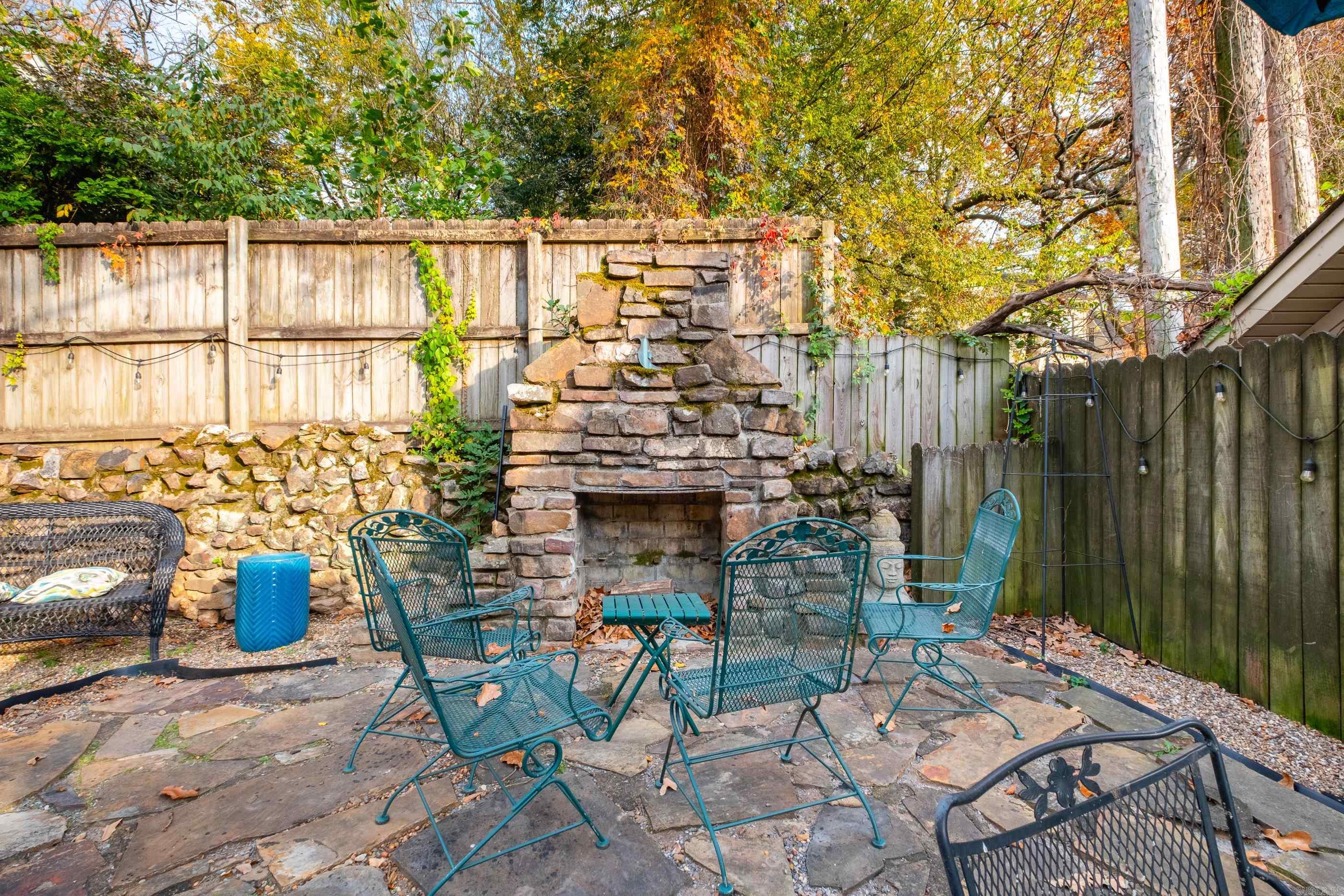 COLONIAL COURT - Residential