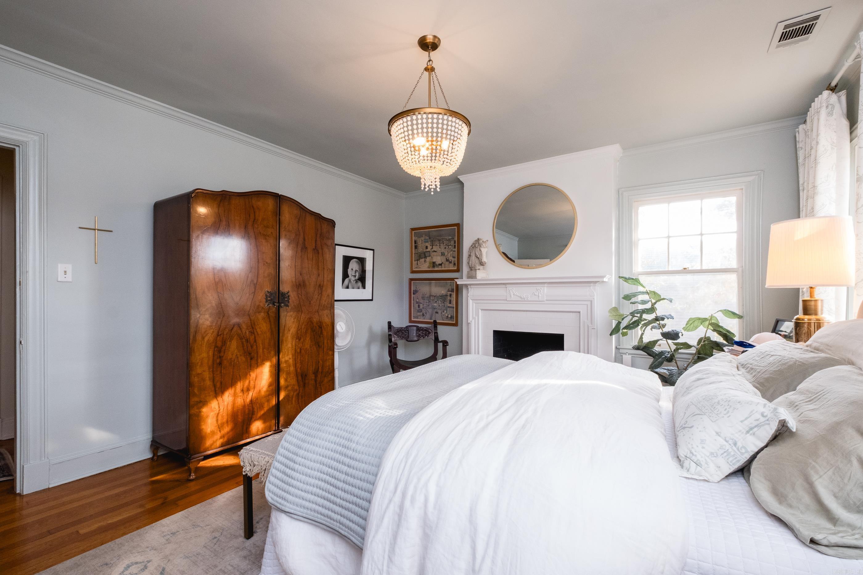 COLONIAL COURT - Residential