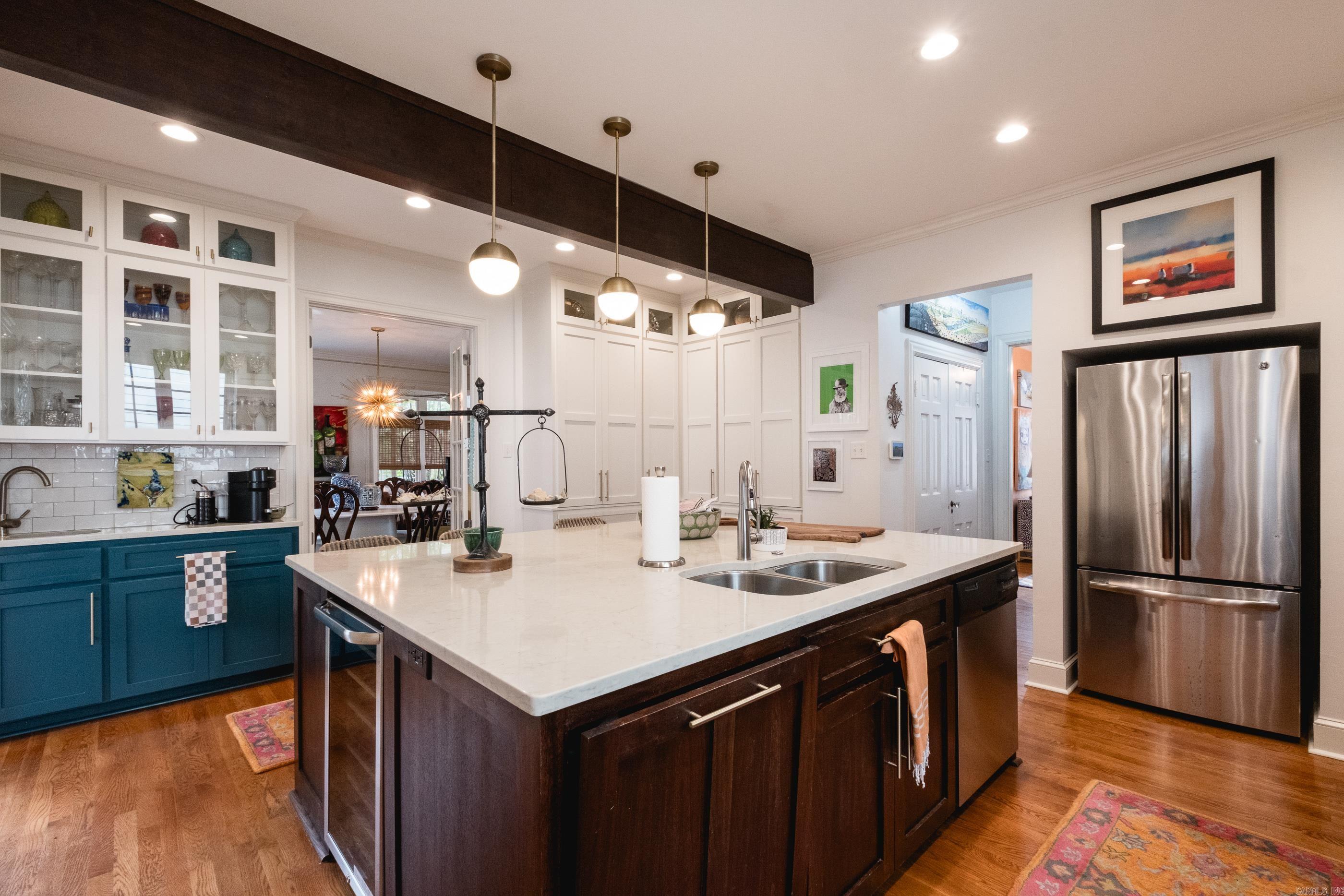 COLONIAL COURT - Residential