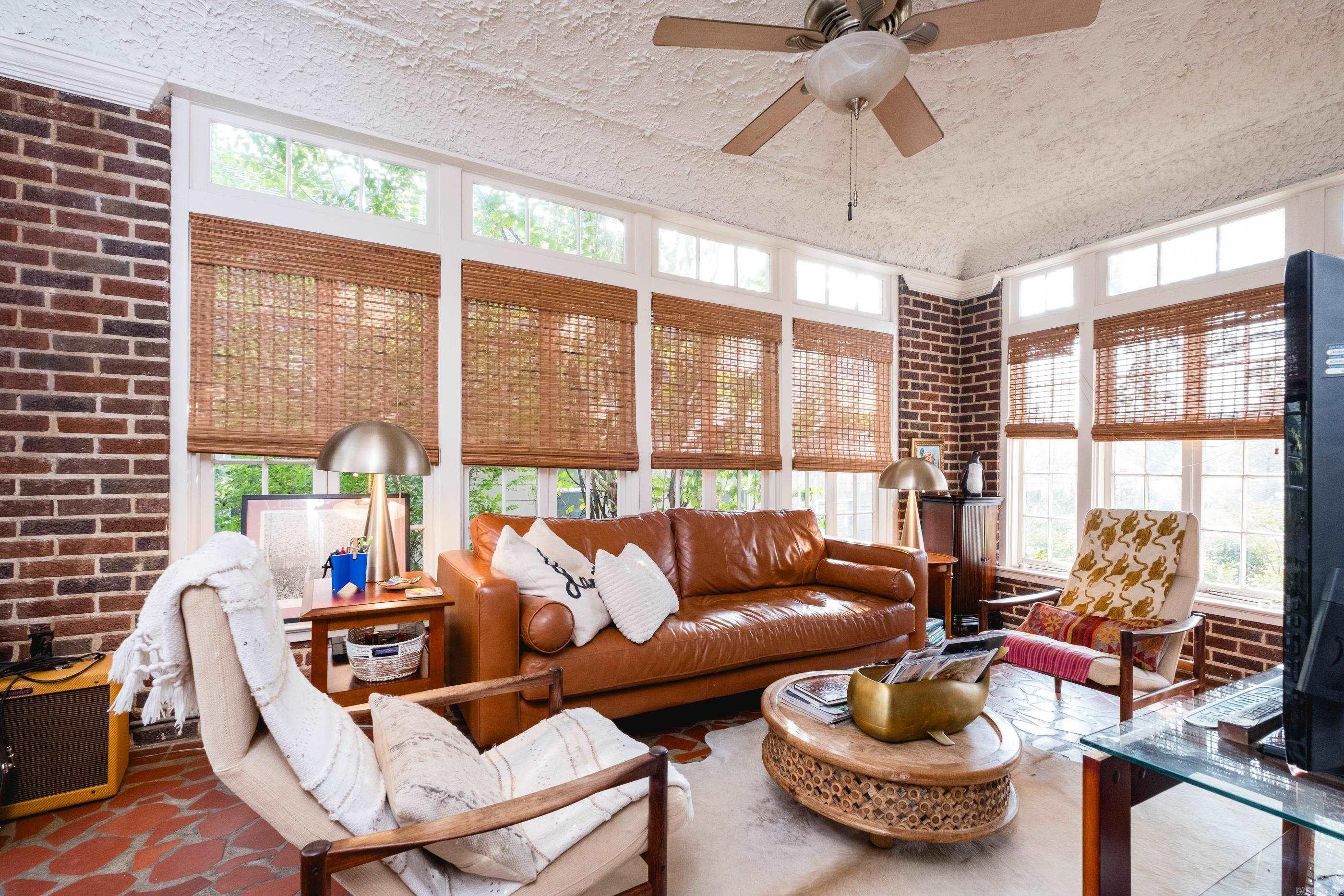 COLONIAL COURT - Residential