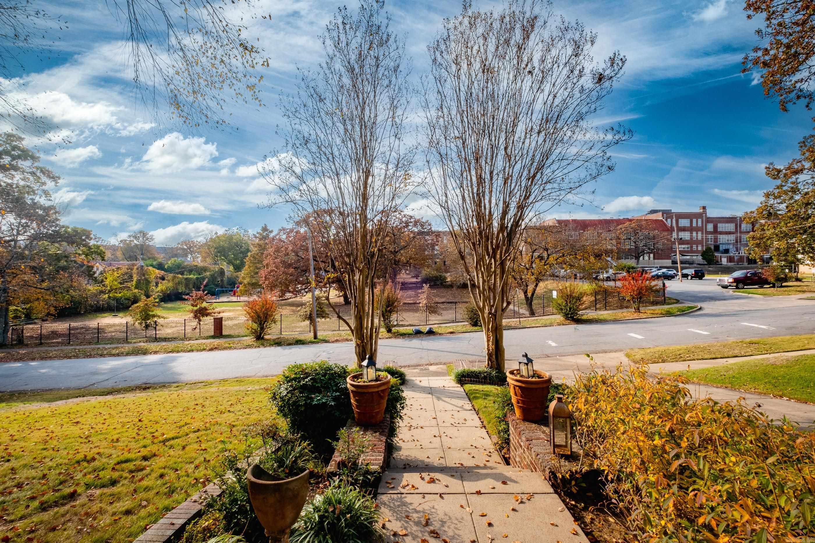 COLONIAL COURT - Residential