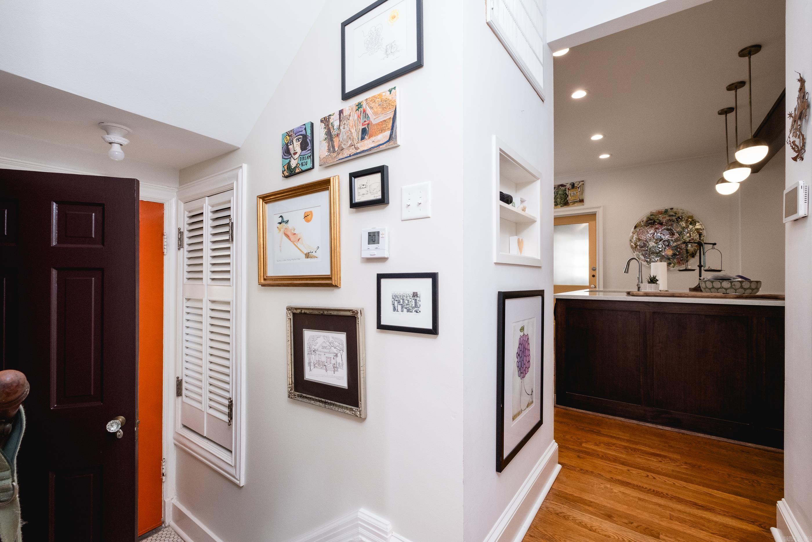 COLONIAL COURT - Residential