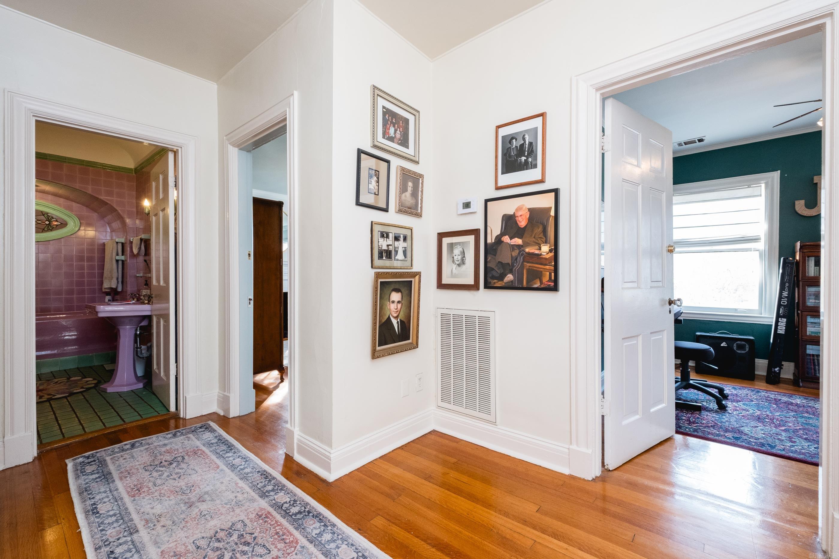 COLONIAL COURT - Residential