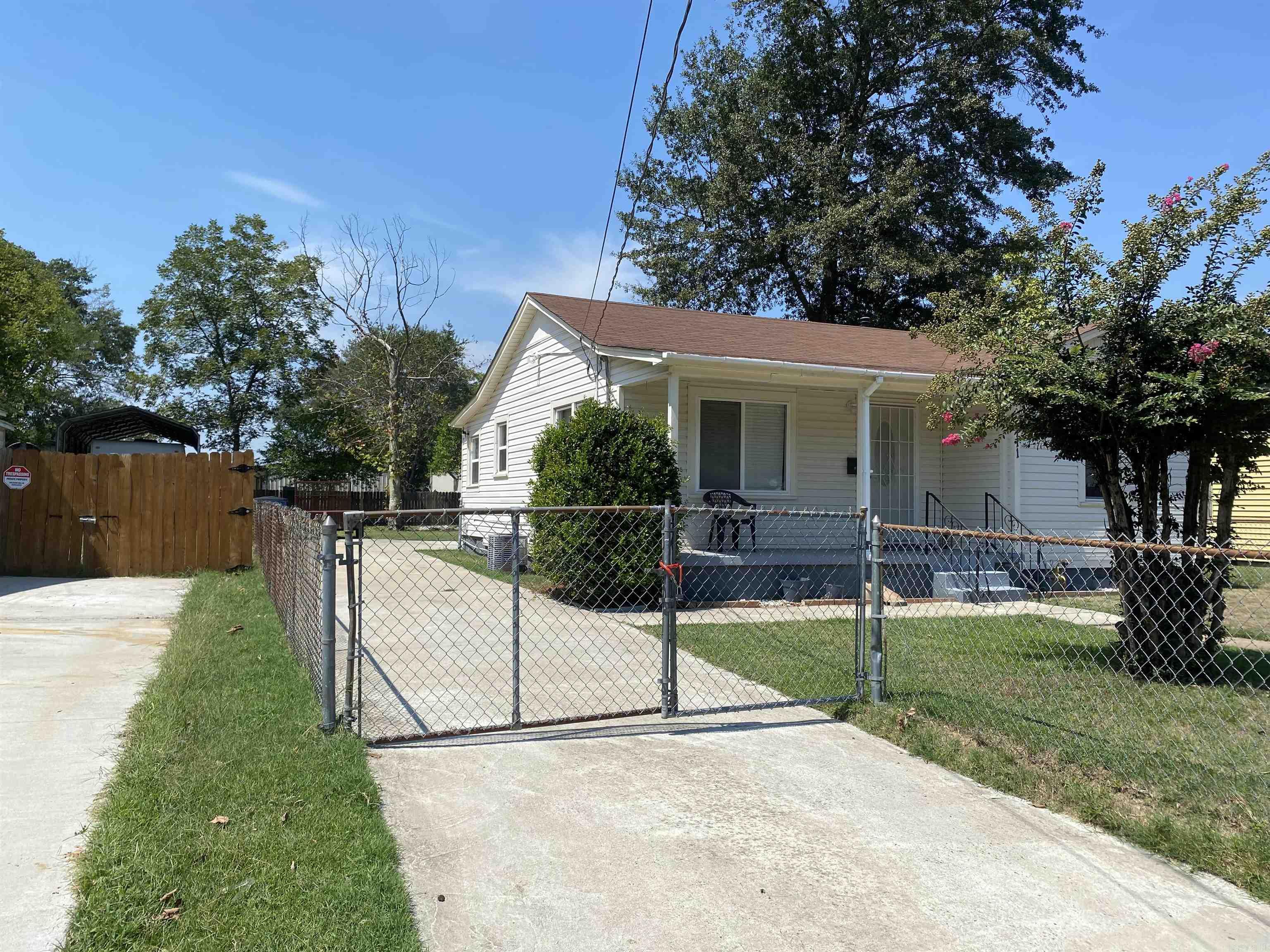 Looking for a one level cute 2 Bedroom, 1 Bath home with a large living area, with Dining off Kitchen with separate Laundry Room and Storage area. Set on a large lot for Family gathering or just sit on the nice front porch. Nice Patio for cook outs. Call today for Showing.
