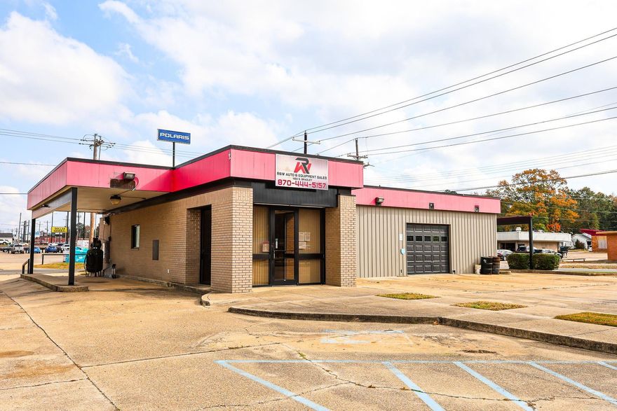 Versatile commercial property on a 0.45± acre corner lot featuring 620 SF of office space (with kitchenette + bathroom) and 1,540 SF of shop/garage space with two drive-through garage doors. Includes 2 handicap spaces and 10+ additional parking spots.  Perfect for auto repair, small engine/ATV service, contractor or trade businesses, HVAC/plumbing/electrical companies, pest control, roofing, detailing shops, or cleaning service headquarters.  Great location off W. Hillsboro with easy access to major commercial corridors.