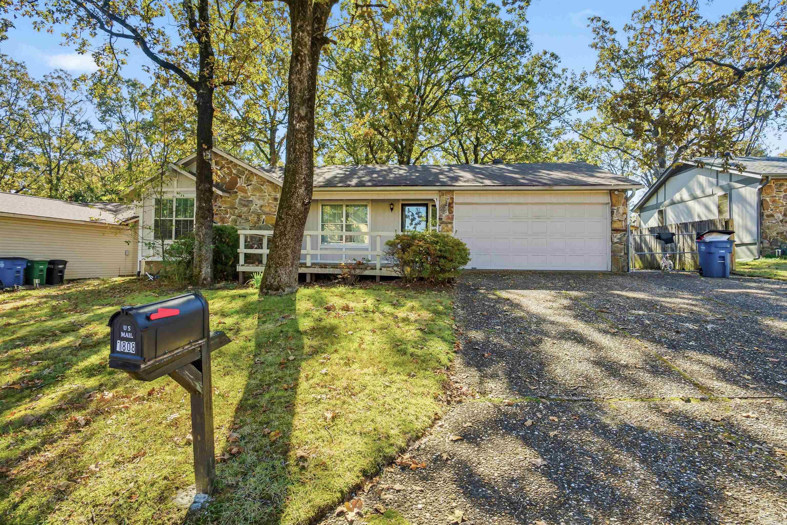 INDIAN HILLS - Residential