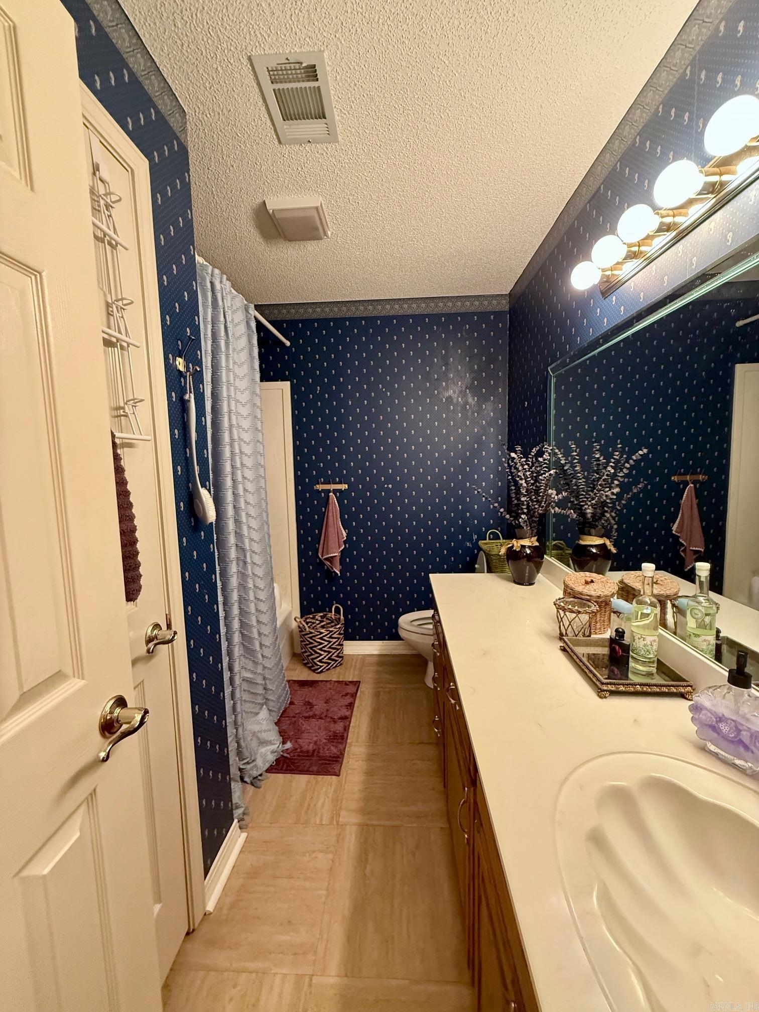 LAKEWOOD ESTATES - Residential