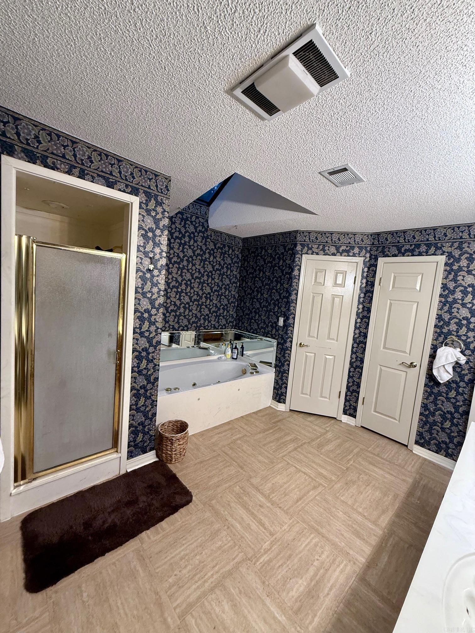 LAKEWOOD ESTATES - Residential