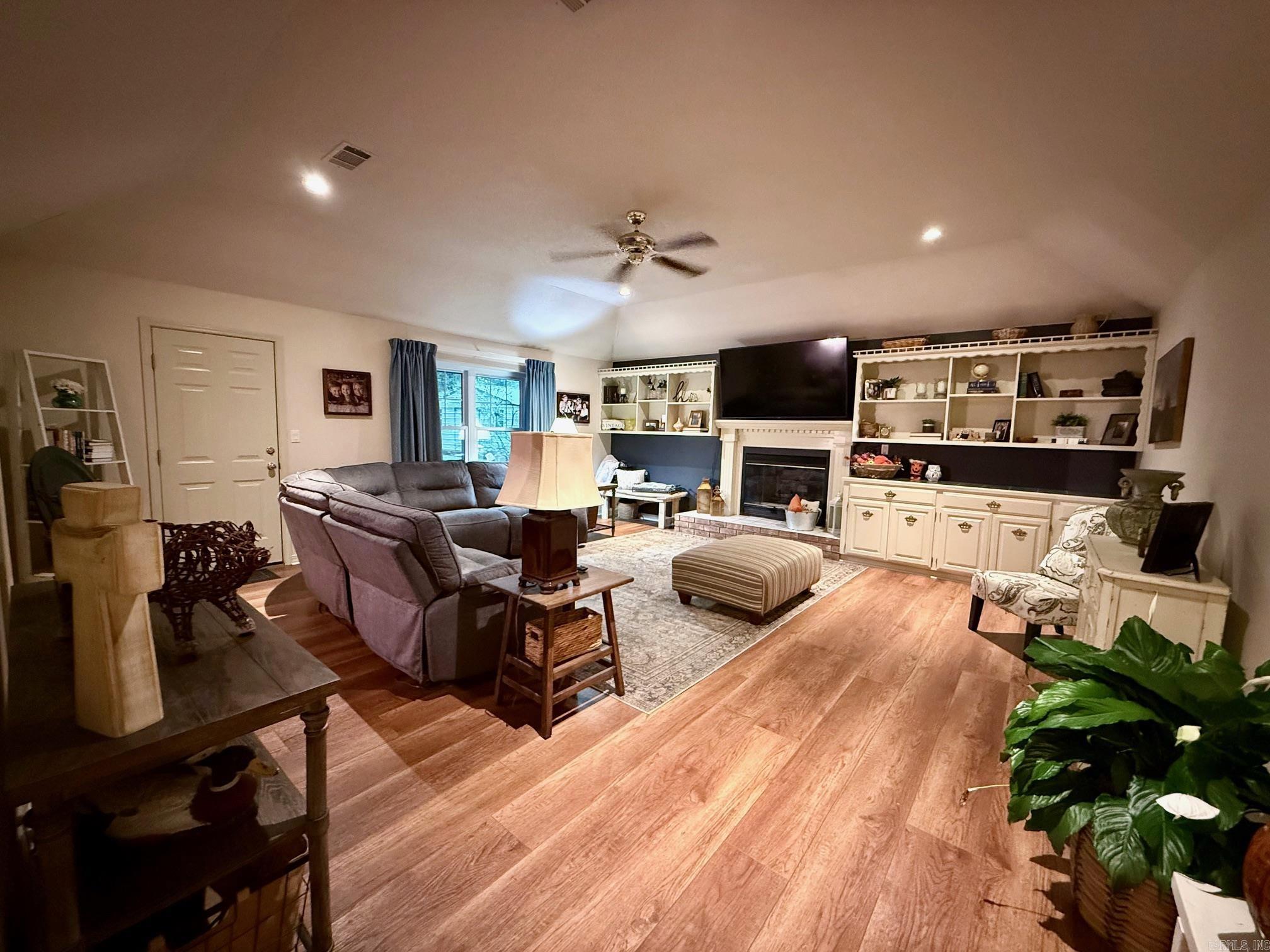 LAKEWOOD ESTATES - Residential