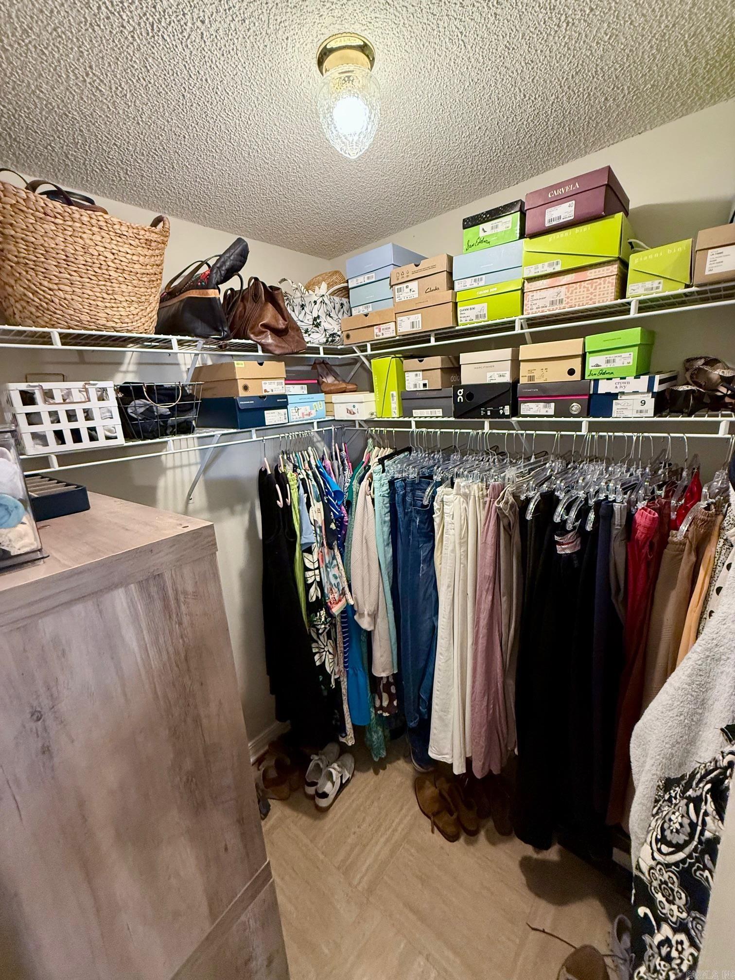 LAKEWOOD ESTATES - Residential