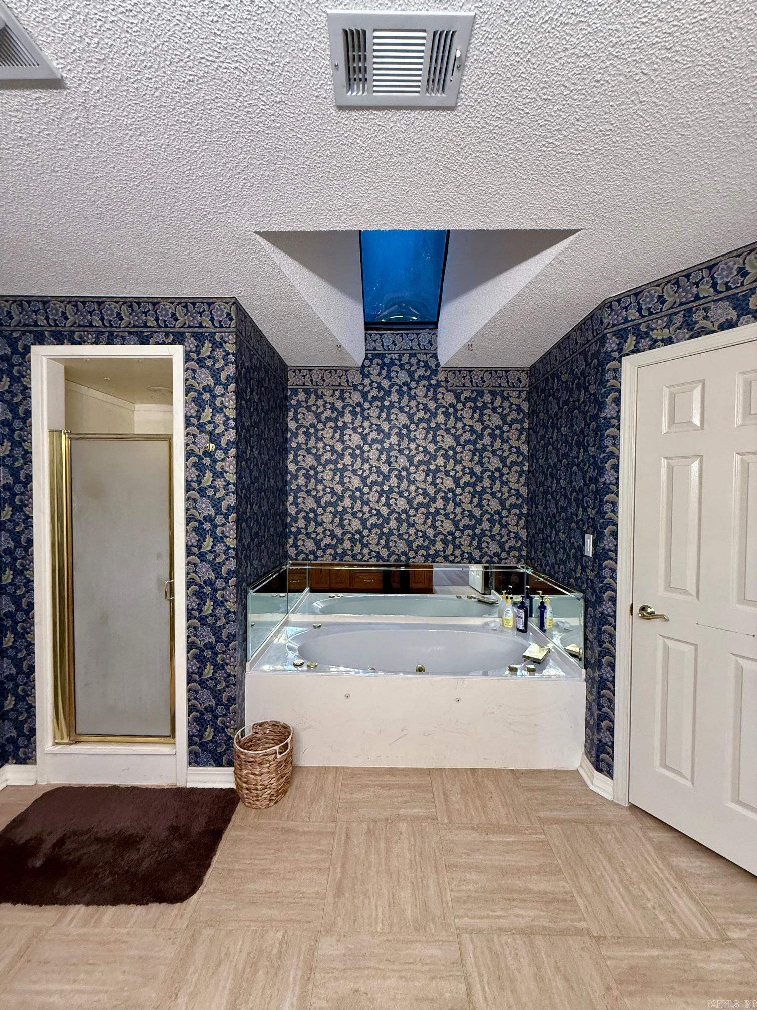 LAKEWOOD ESTATES - Residential