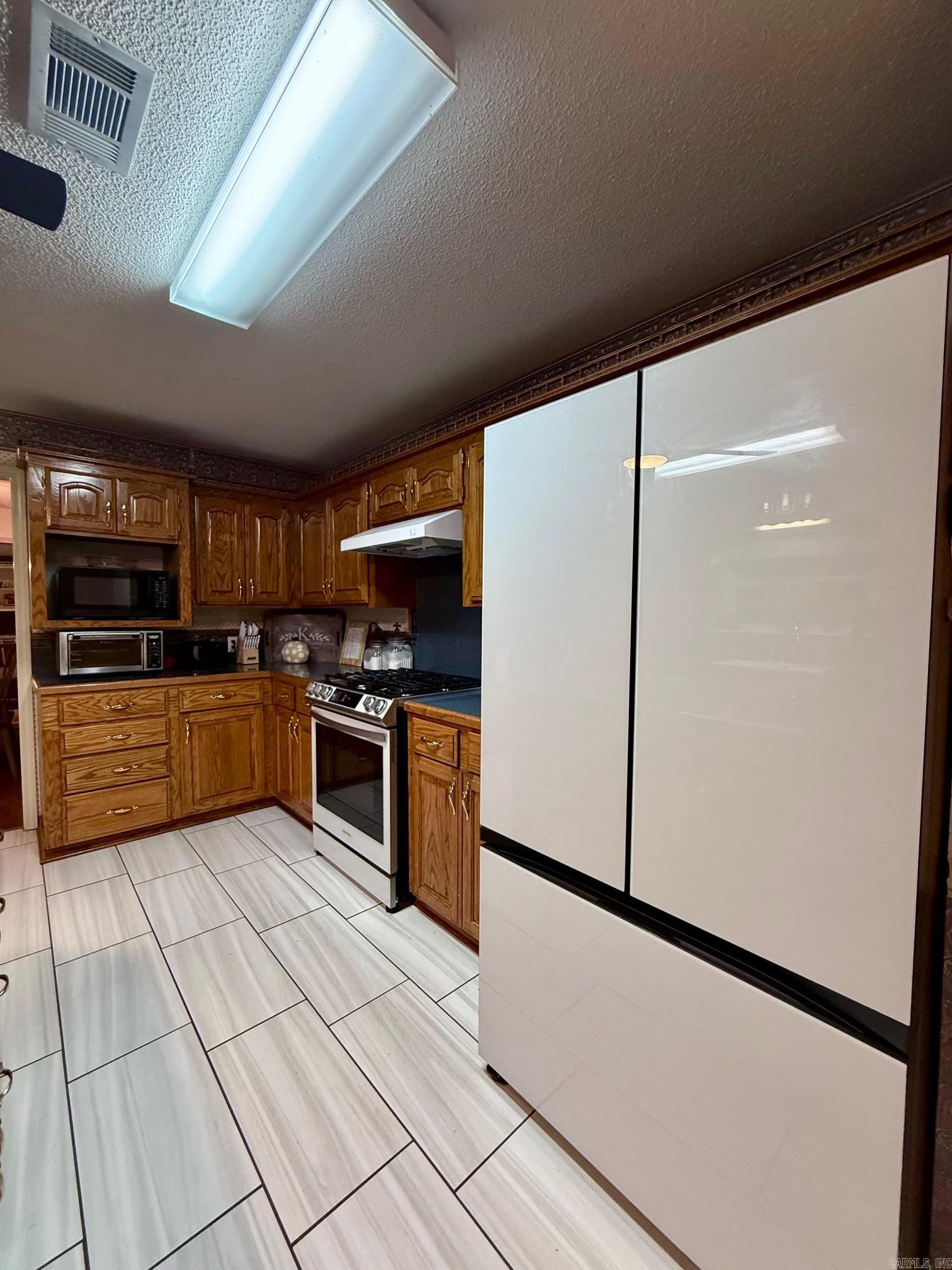 LAKEWOOD ESTATES - Residential