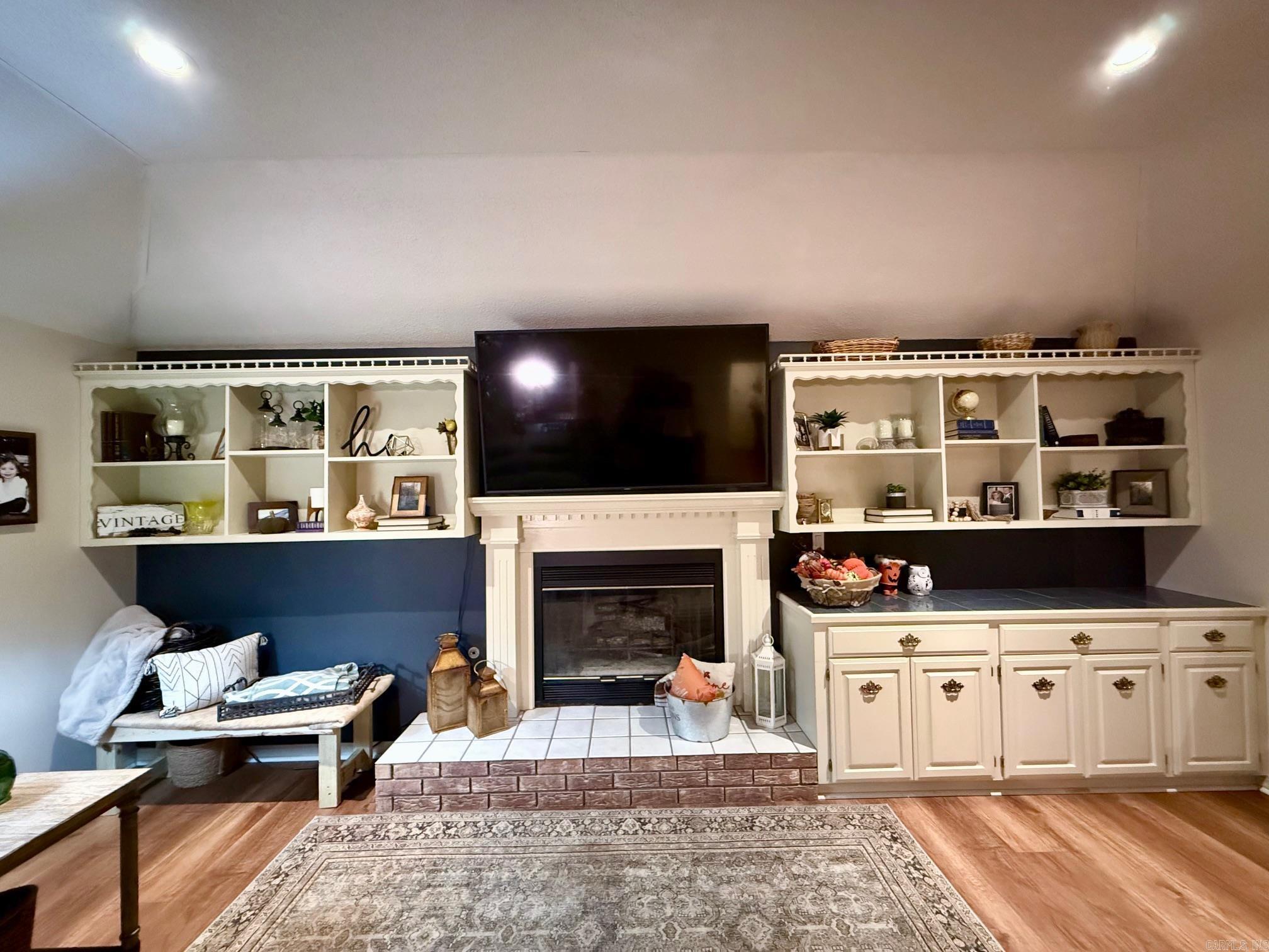 LAKEWOOD ESTATES - Residential