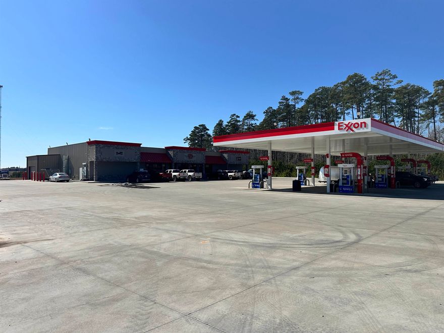 WOW!! Awesome New Convenience Store With Everything!! Awesome Deli and Plate Lunches!!