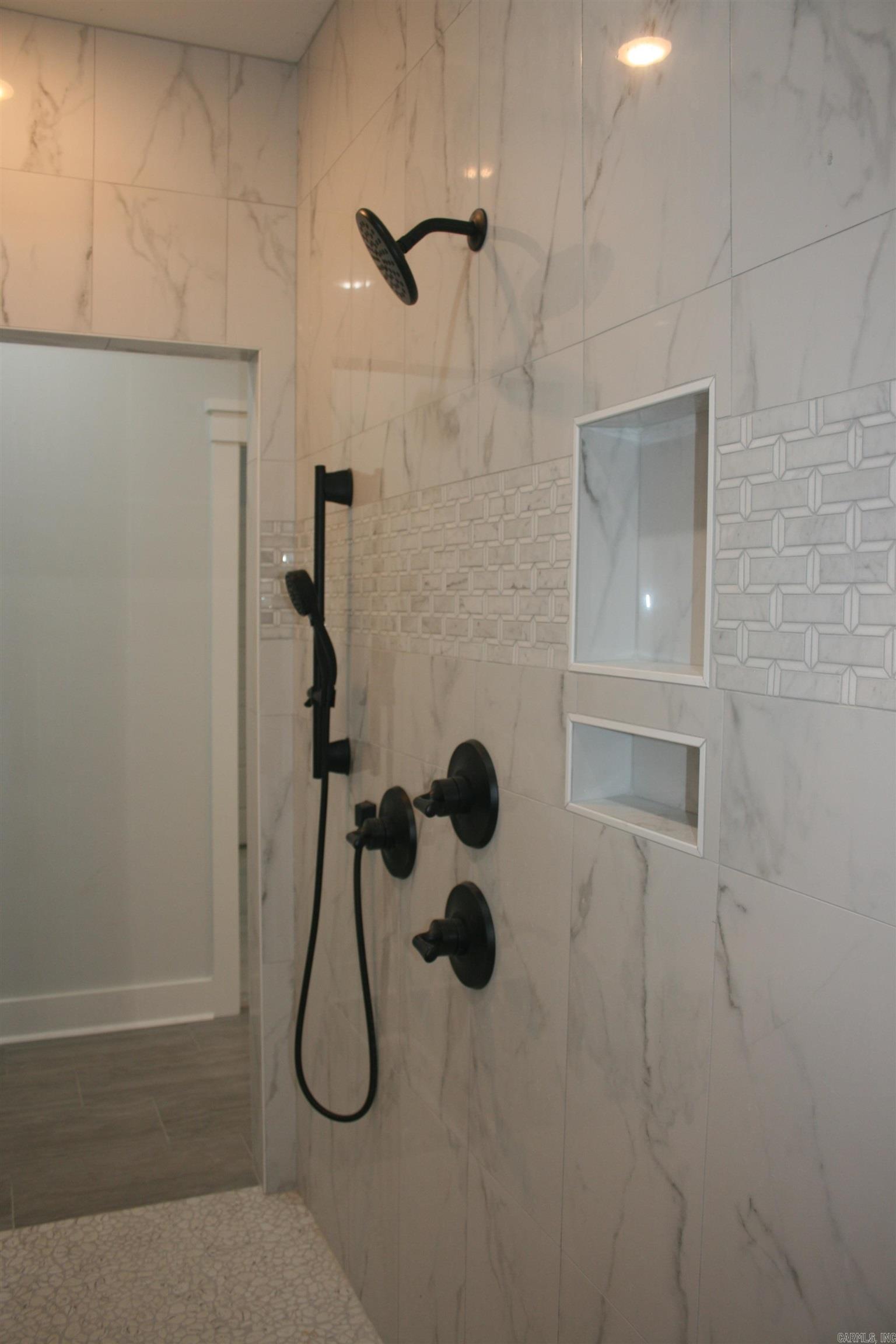 CREEKSIDE - Residential