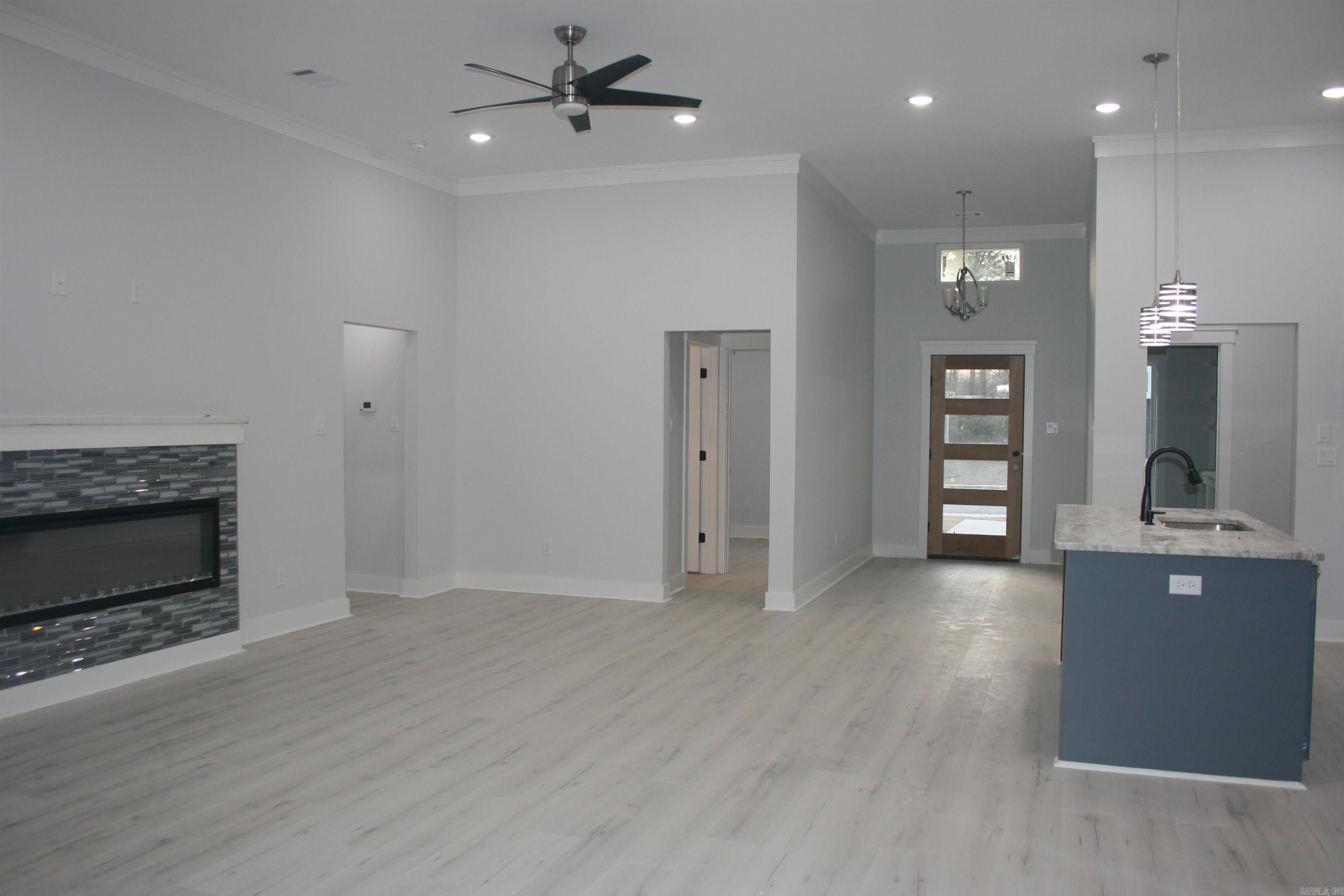 CREEKSIDE - Residential