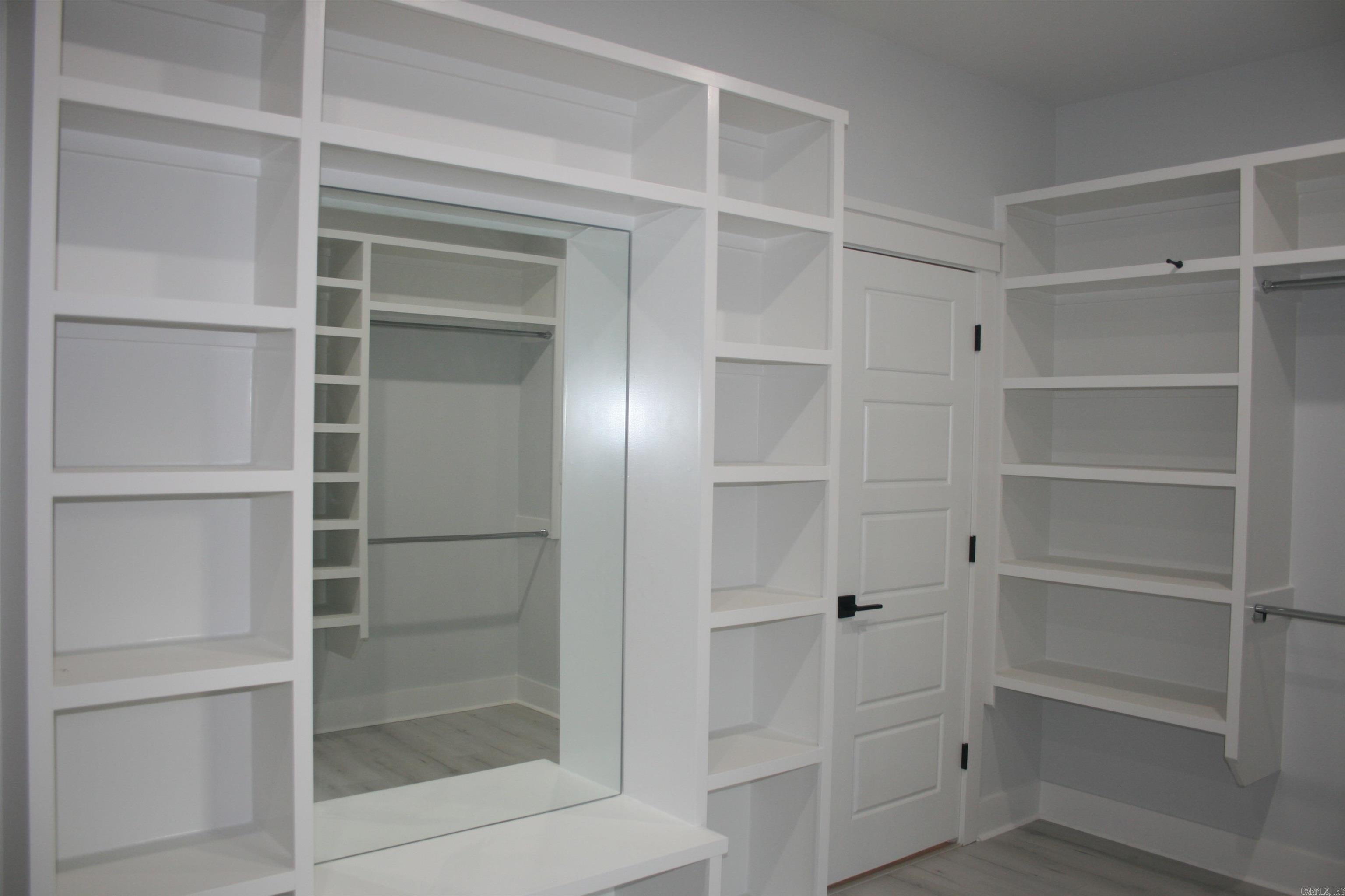 CREEKSIDE - Residential