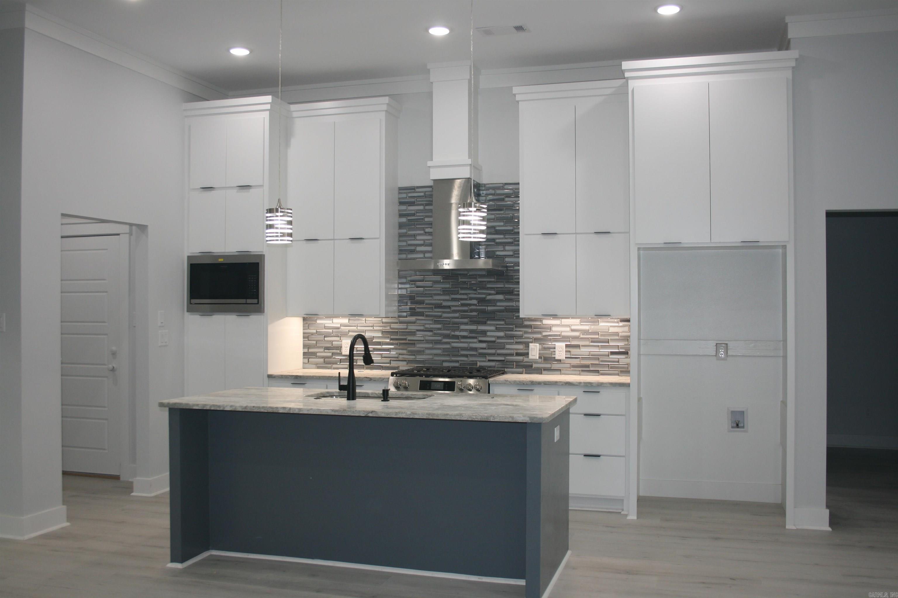 CREEKSIDE - Residential