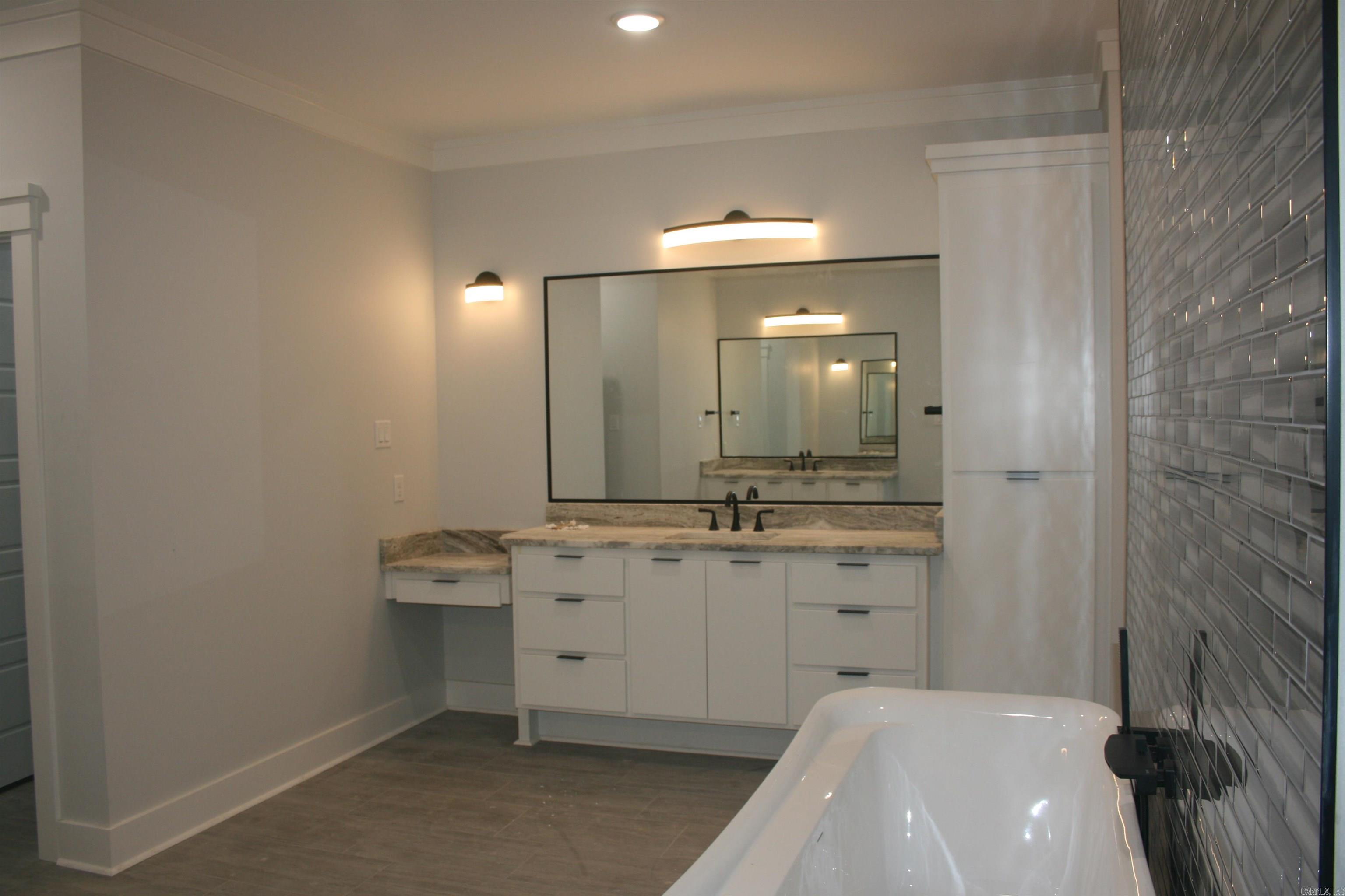 CREEKSIDE - Residential