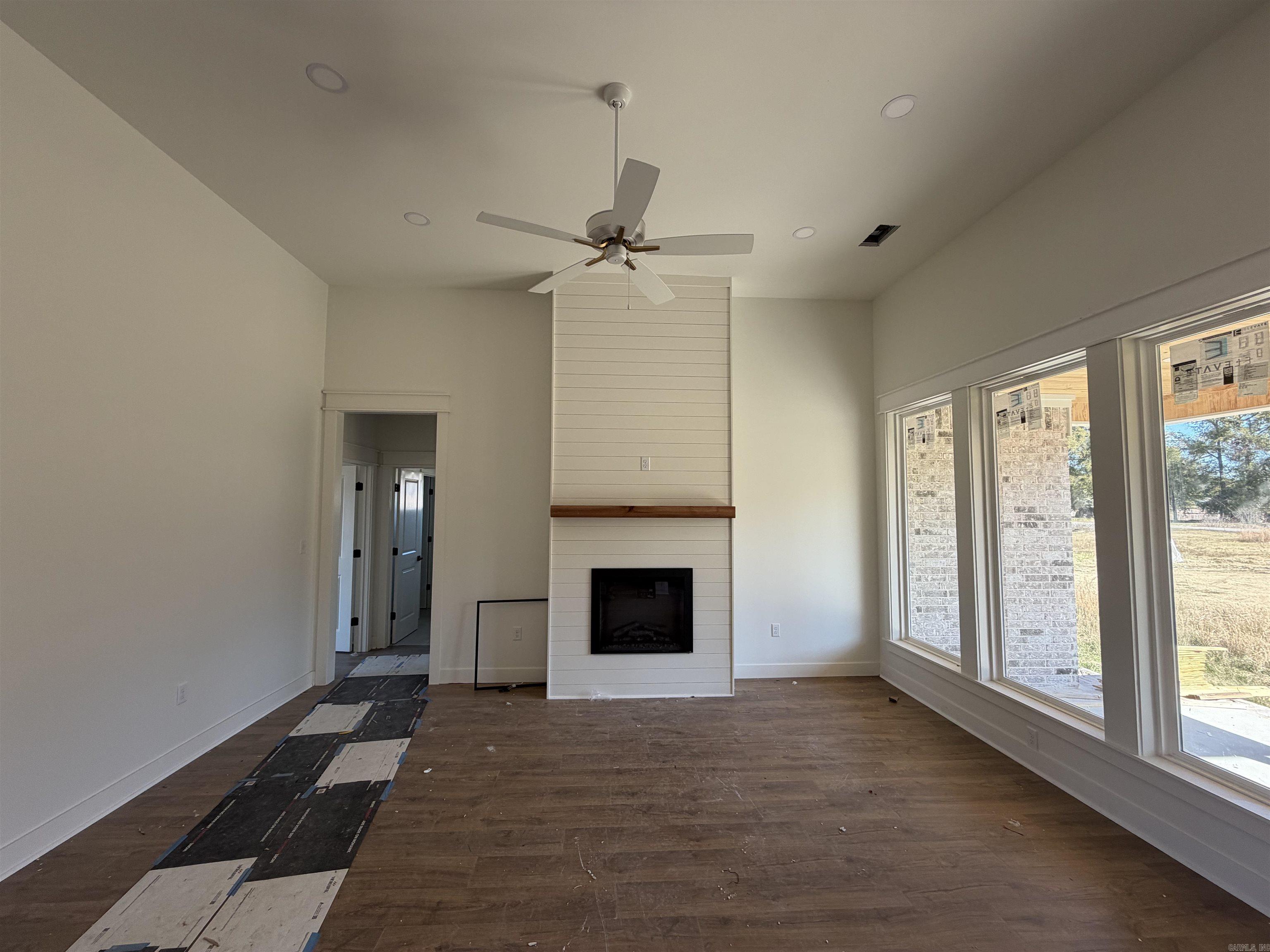 SUNSET LANDING - Residential