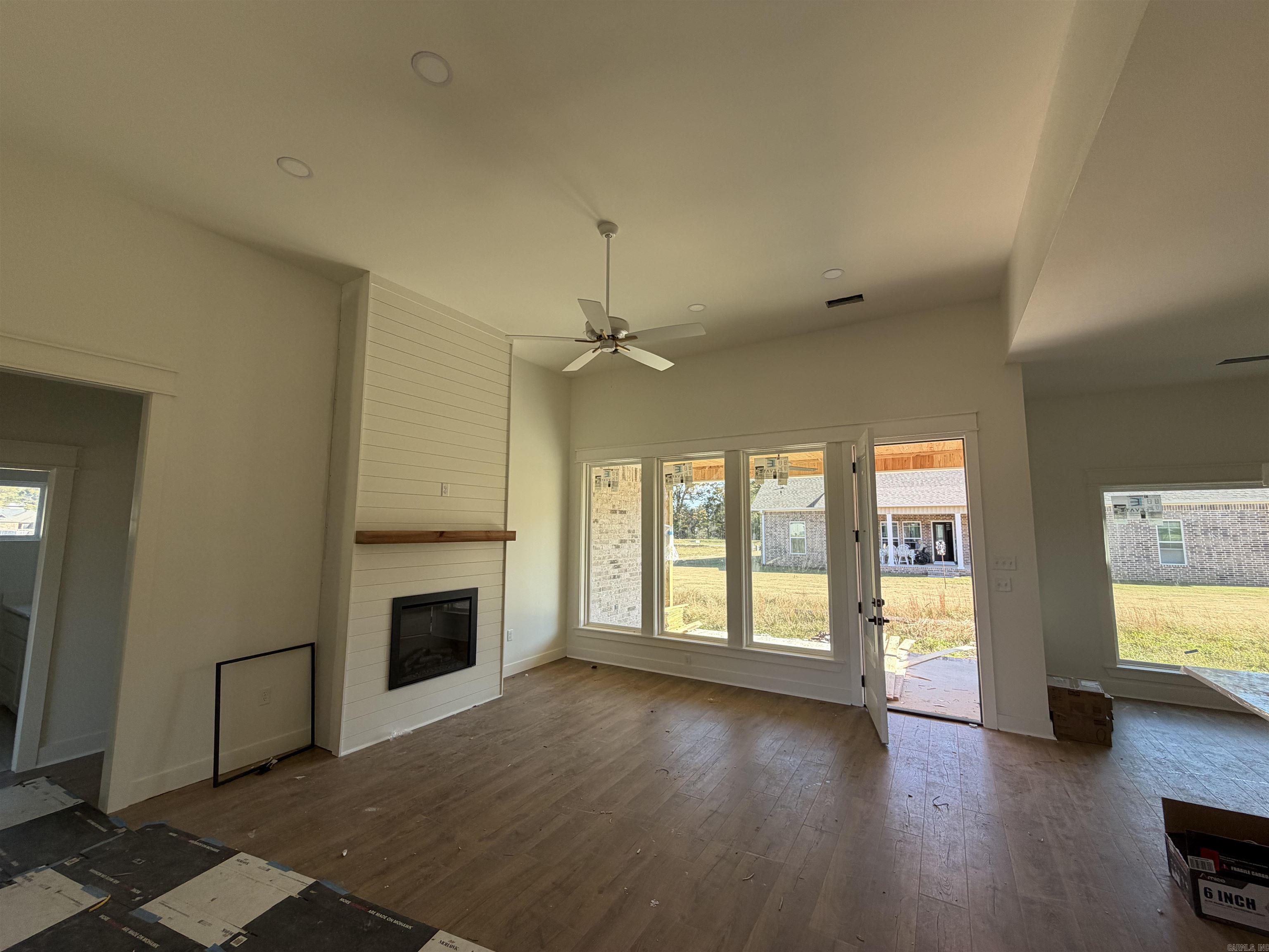 SUNSET LANDING - Residential