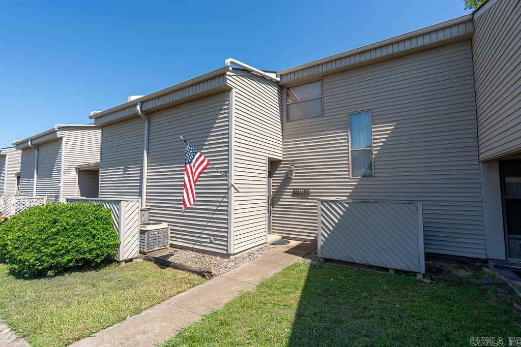 Looking for the perfect weekend hideaway? This condo is nestled away in one of the premier communities of Fairfield Bay. From your front door it's just steps away from the condo's private pool and only minutes away from all of the local amenities. Condo comes fully furnished. (minus some personal belongs).