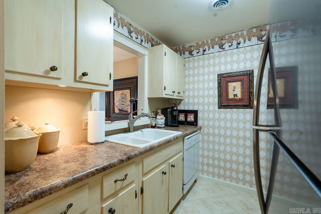 LAKEWOOD HILLS CONDO - Residential