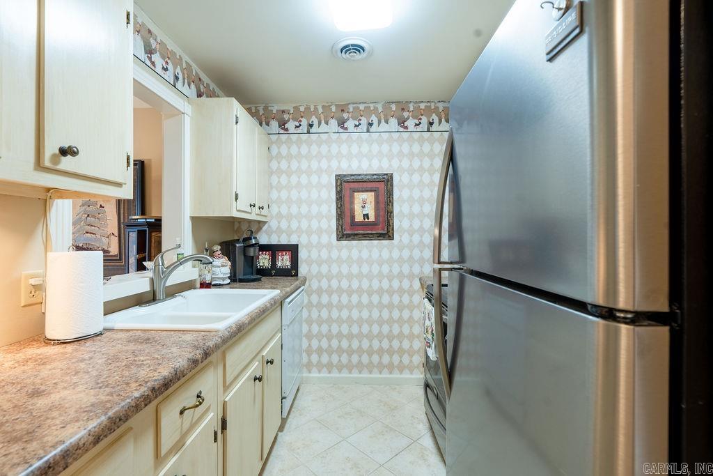 LAKEWOOD HILLS CONDO - Residential
