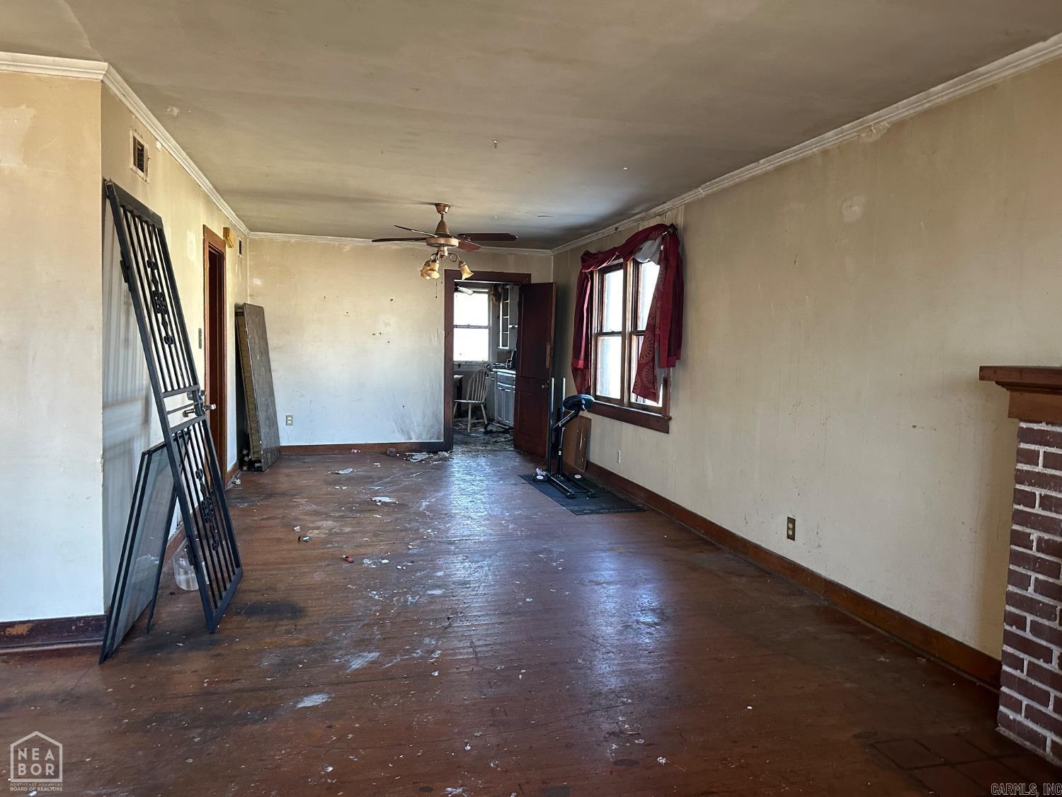 TOWN & COUNTRY - Residential