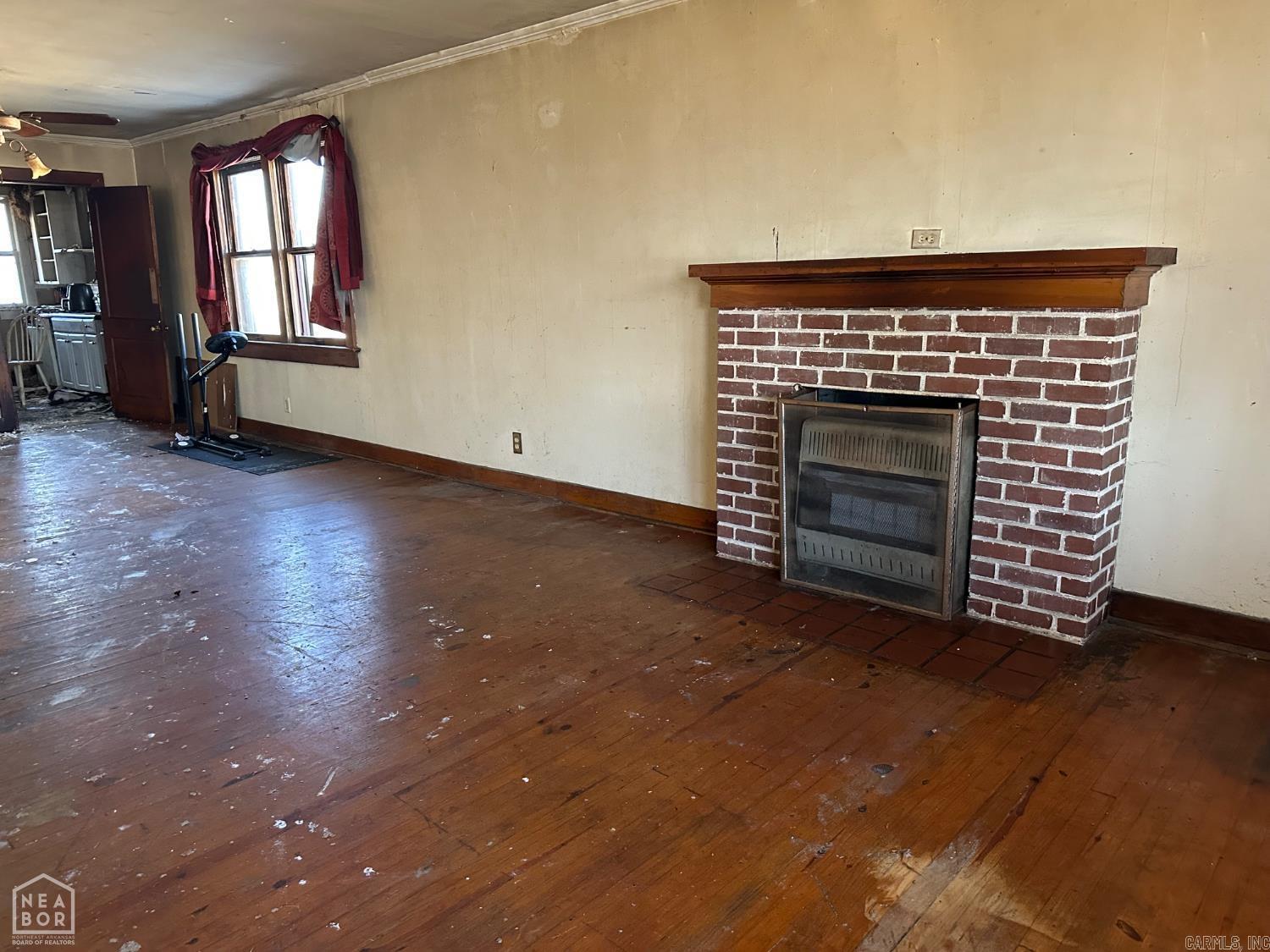 TOWN & COUNTRY - Residential