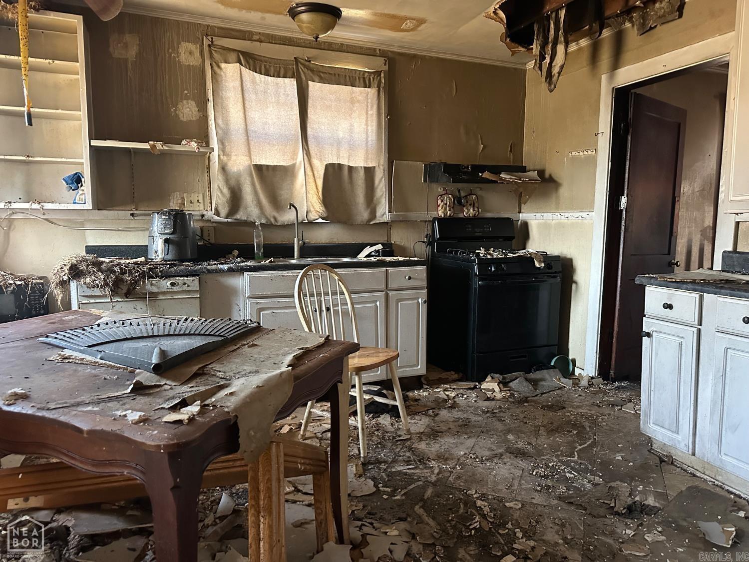 TOWN & COUNTRY - Residential