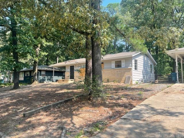 Family home with 3 bedrooms, 1 bathroom, one car carport. New interior and exterior paint, refinished hardwood floors, plumbing and electric updates too. $900 deposit, $900 a month. Must be able to pass a background and credit check. 12-month lease, no pets, no smoking. Online preapplication available.