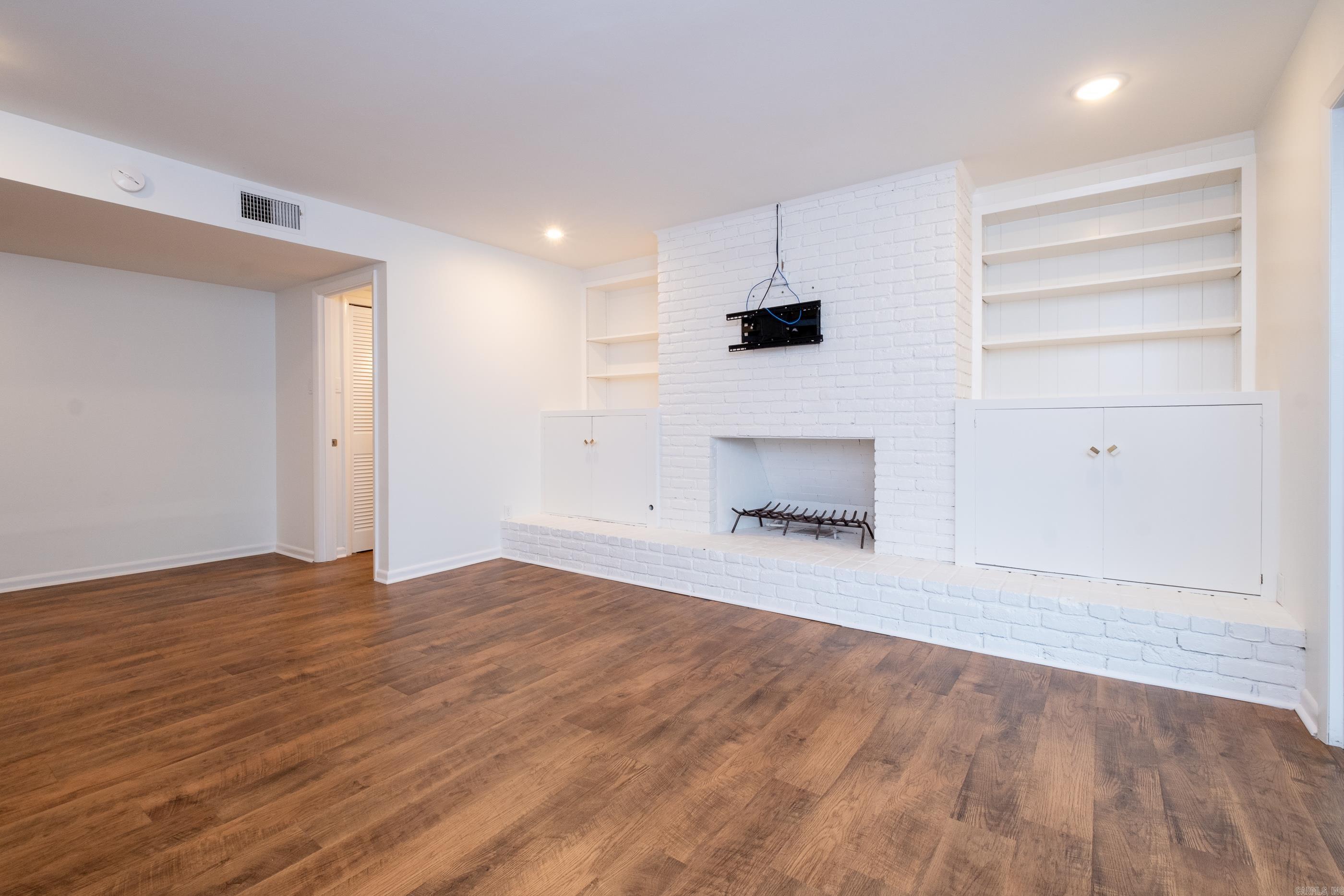 BROOKFIELD - Residential