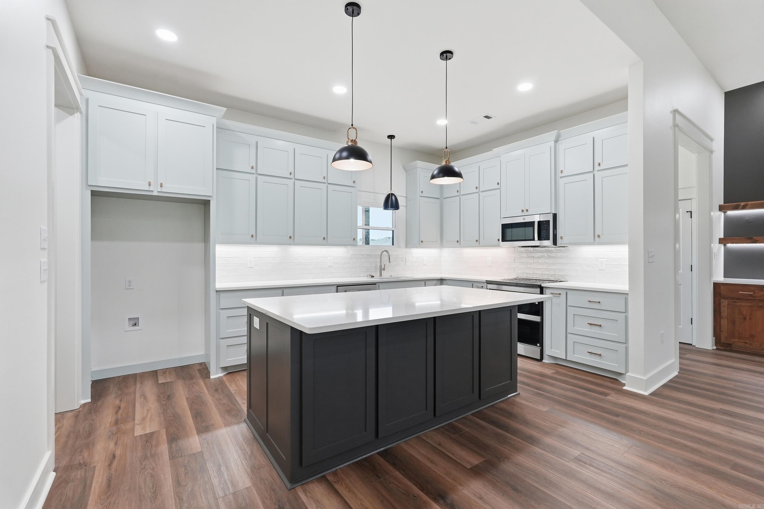 SUNSET LANDING - Residential