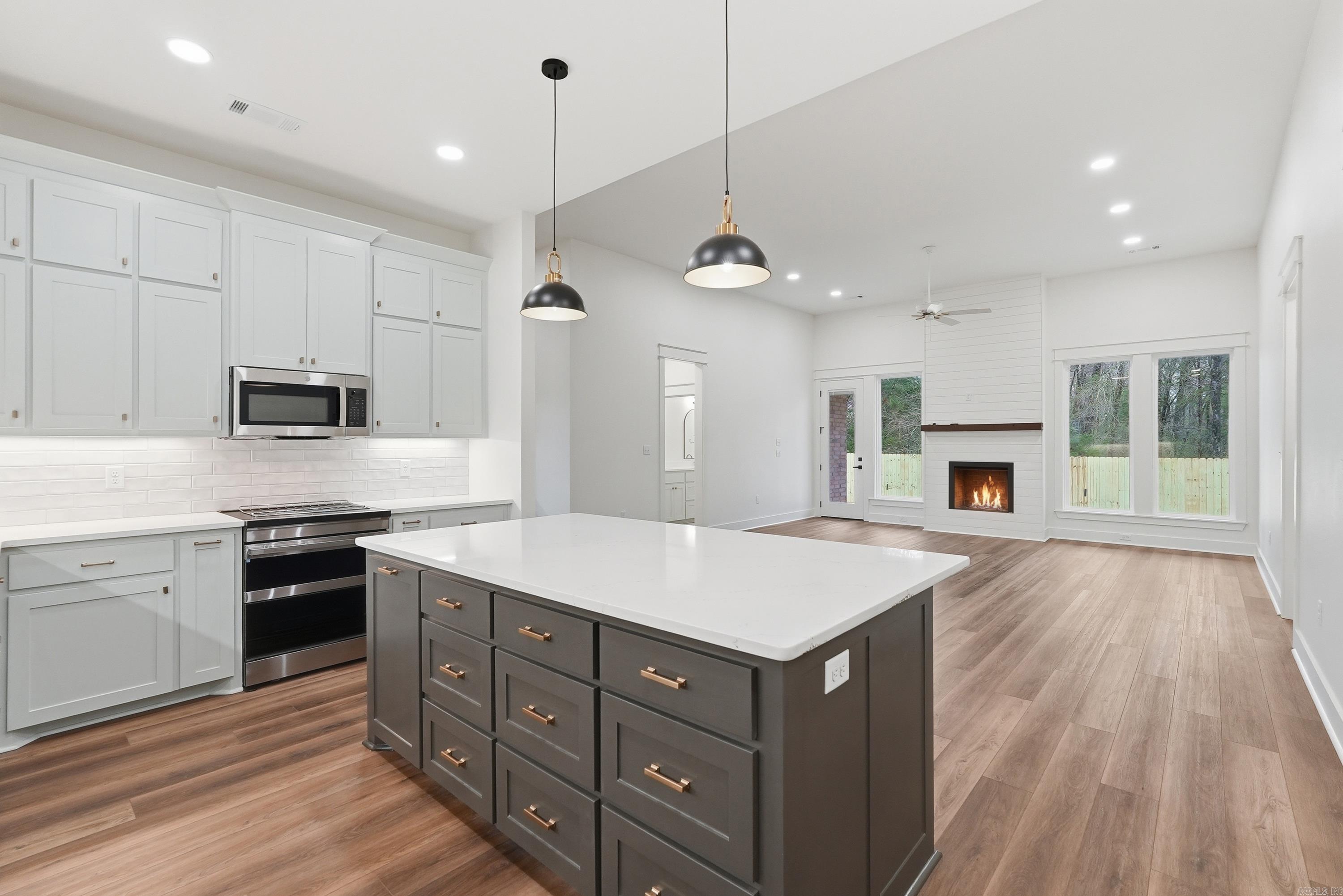 SUNSET LANDING - Residential