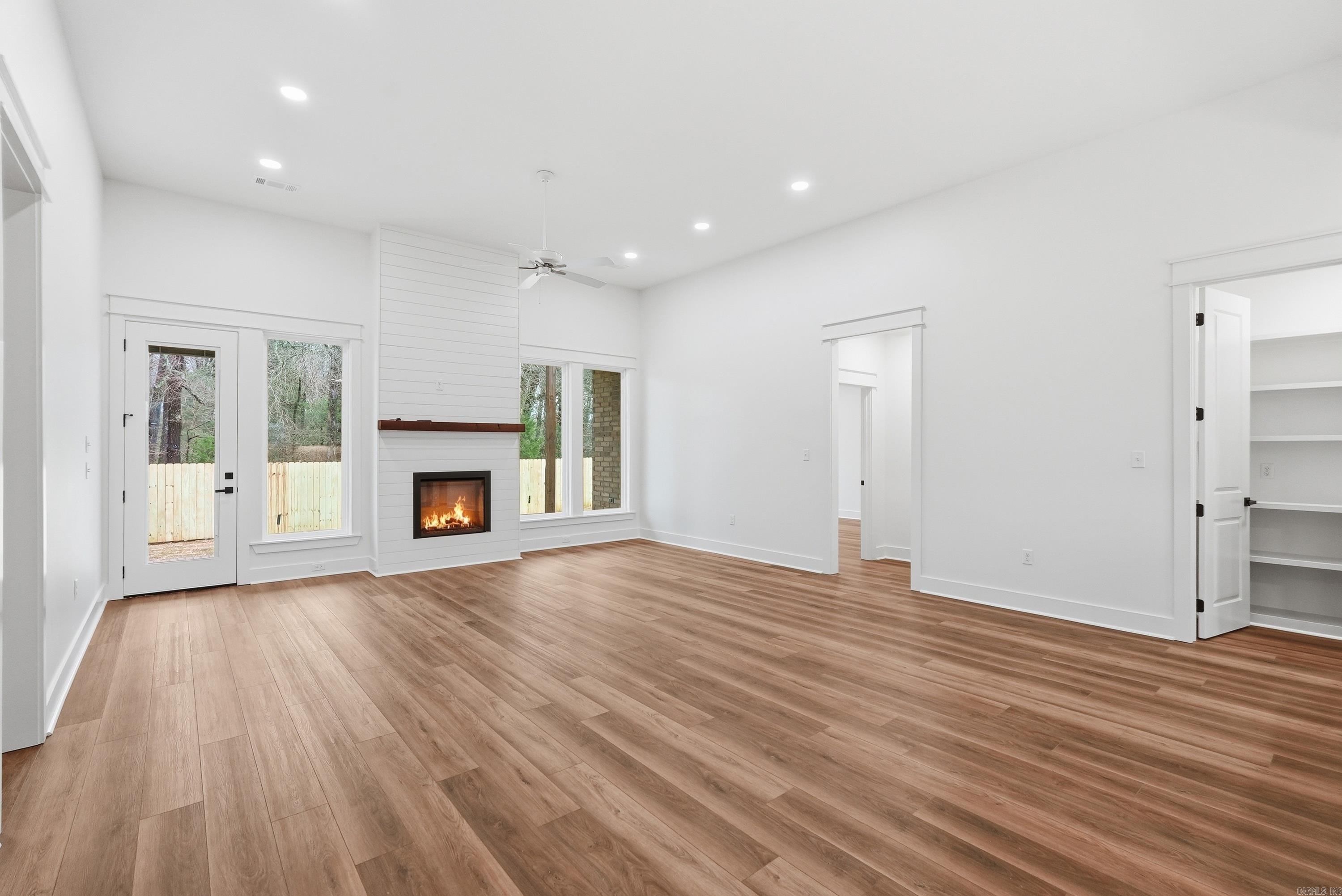 SUNSET LANDING - Residential