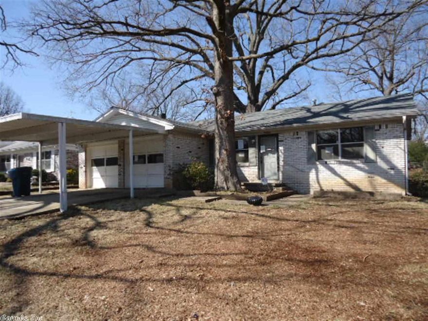 Large home with 3 bedrooms 2 full bathrooms with living room and den. Nice size back yard fenced. Located near schools, dining and shopping. Schedule your appointment today at this price it will go fast! See attachment for PAS requirements and WFHM offer submittal information in MLS document section.