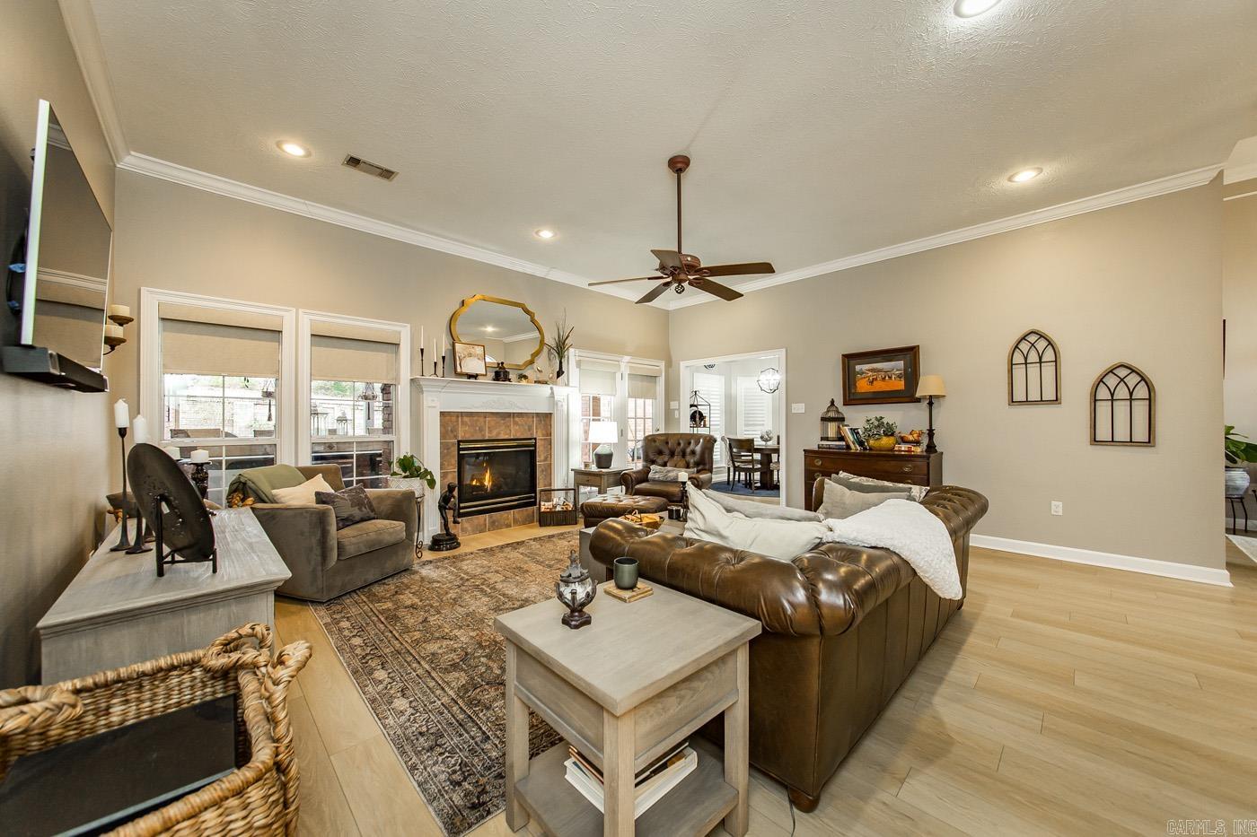 WINDCREST - Residential