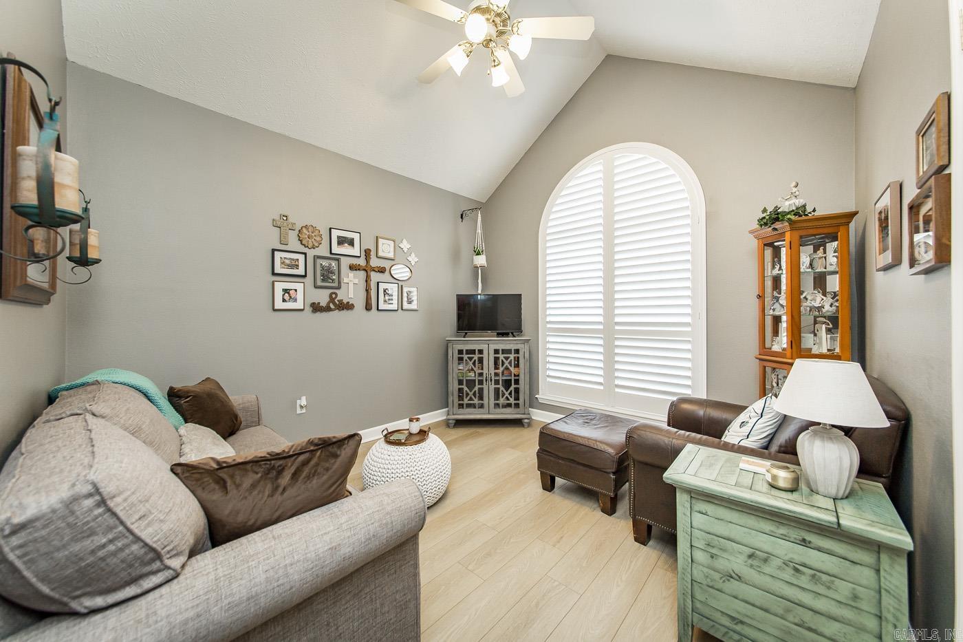 WINDCREST - Residential