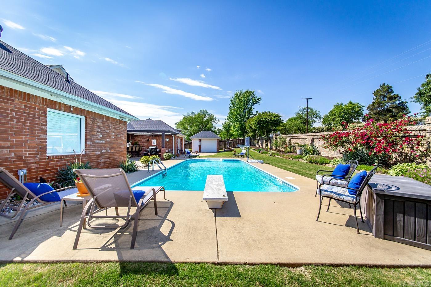 WINDCREST - Residential