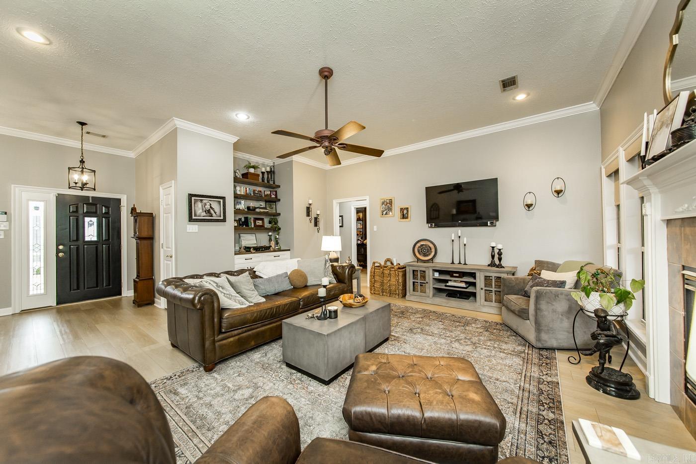 WINDCREST - Residential