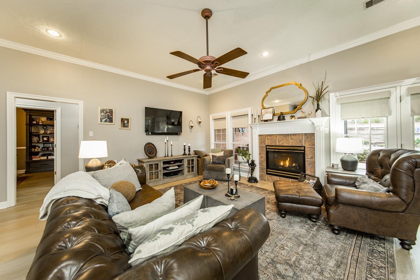 WINDCREST - Residential