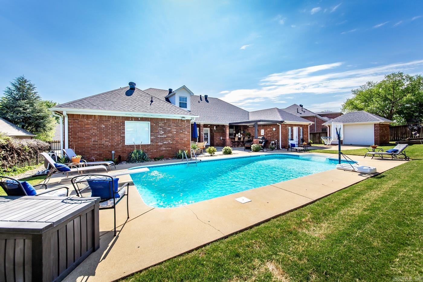 WINDCREST - Residential