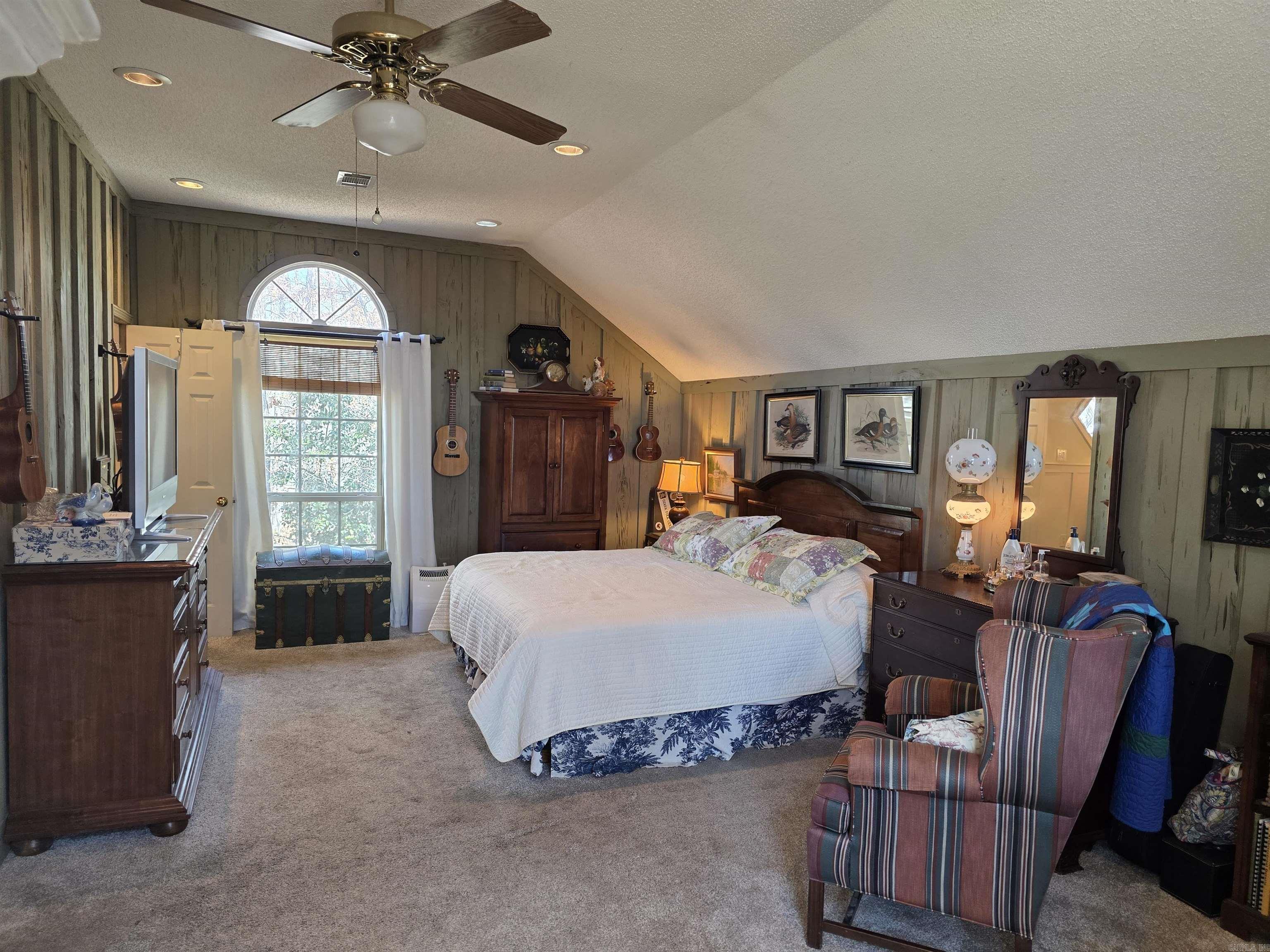 SKYPOINT ESTATES - LAKE - Residential