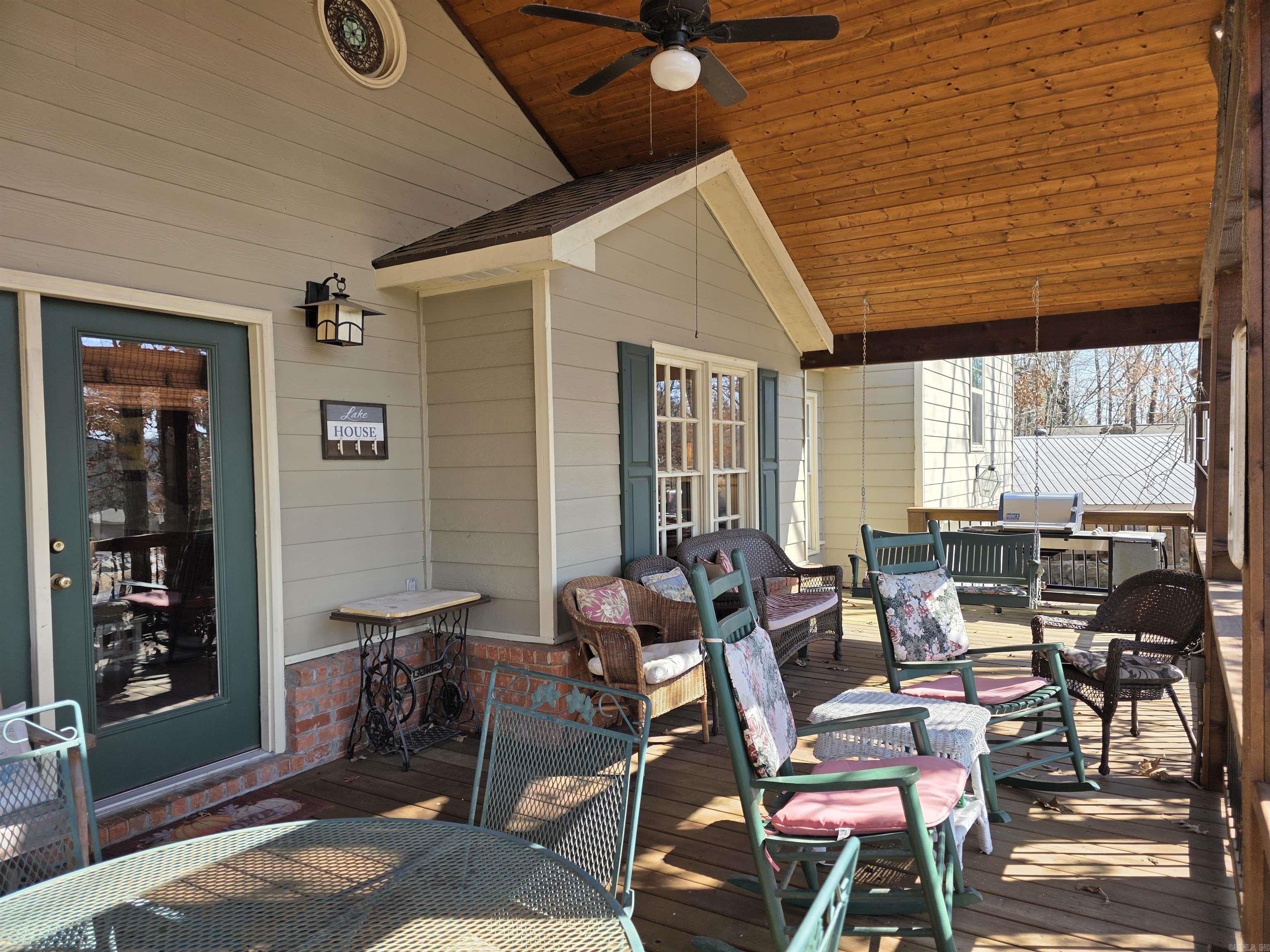 SKYPOINT ESTATES - LAKE - Residential