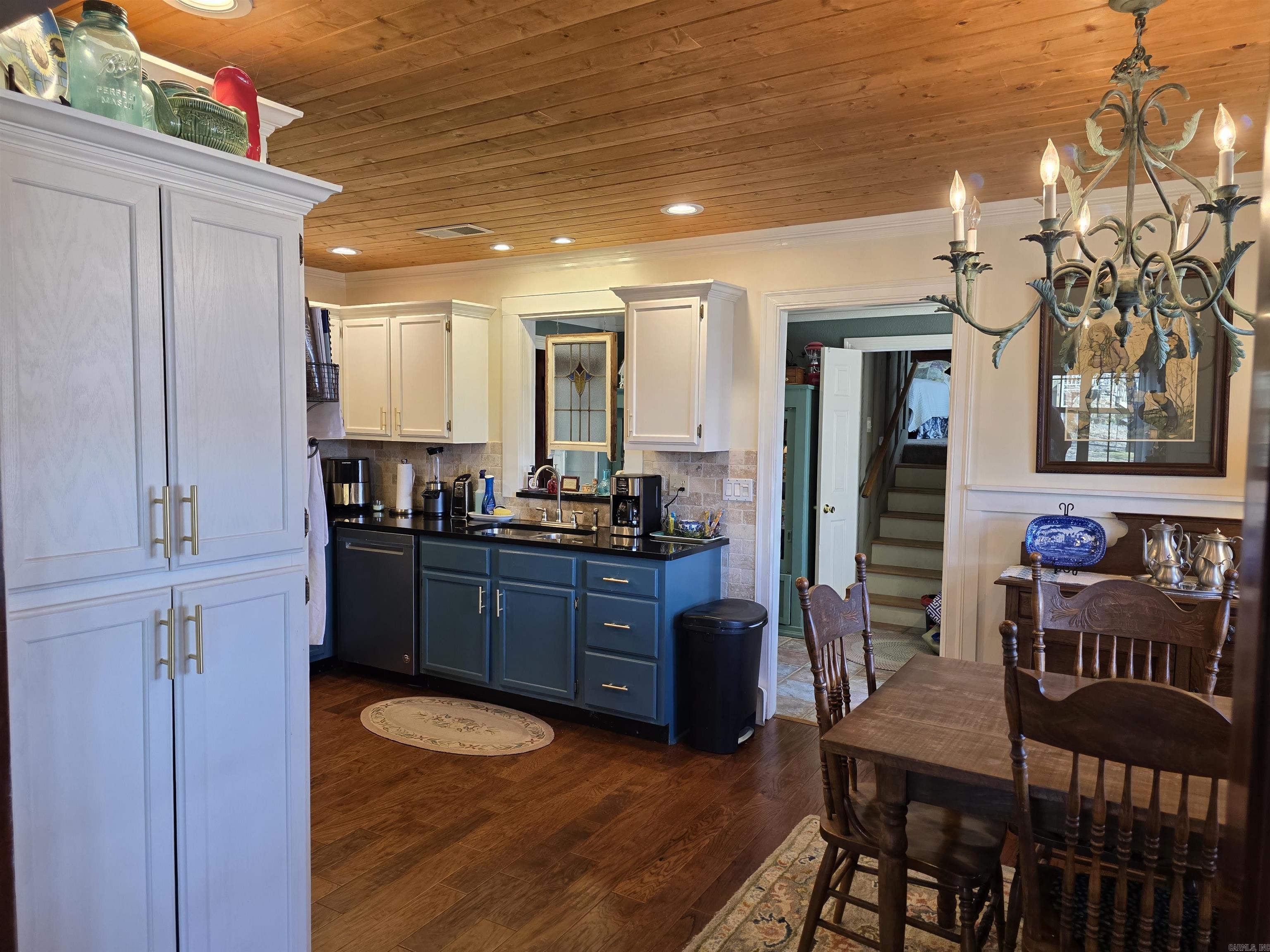 SKYPOINT ESTATES - LAKE - Residential