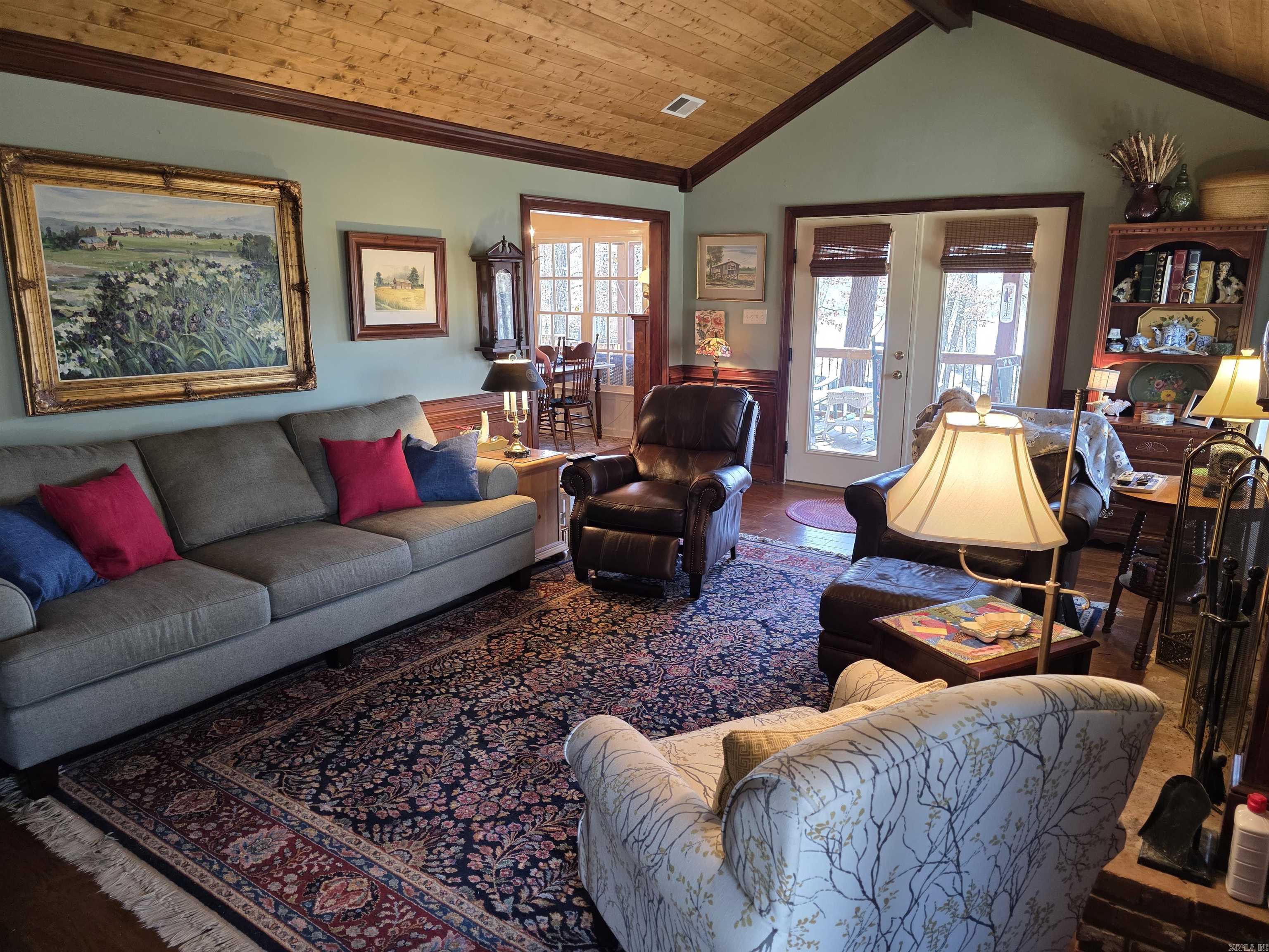 SKYPOINT ESTATES - LAKE - Residential