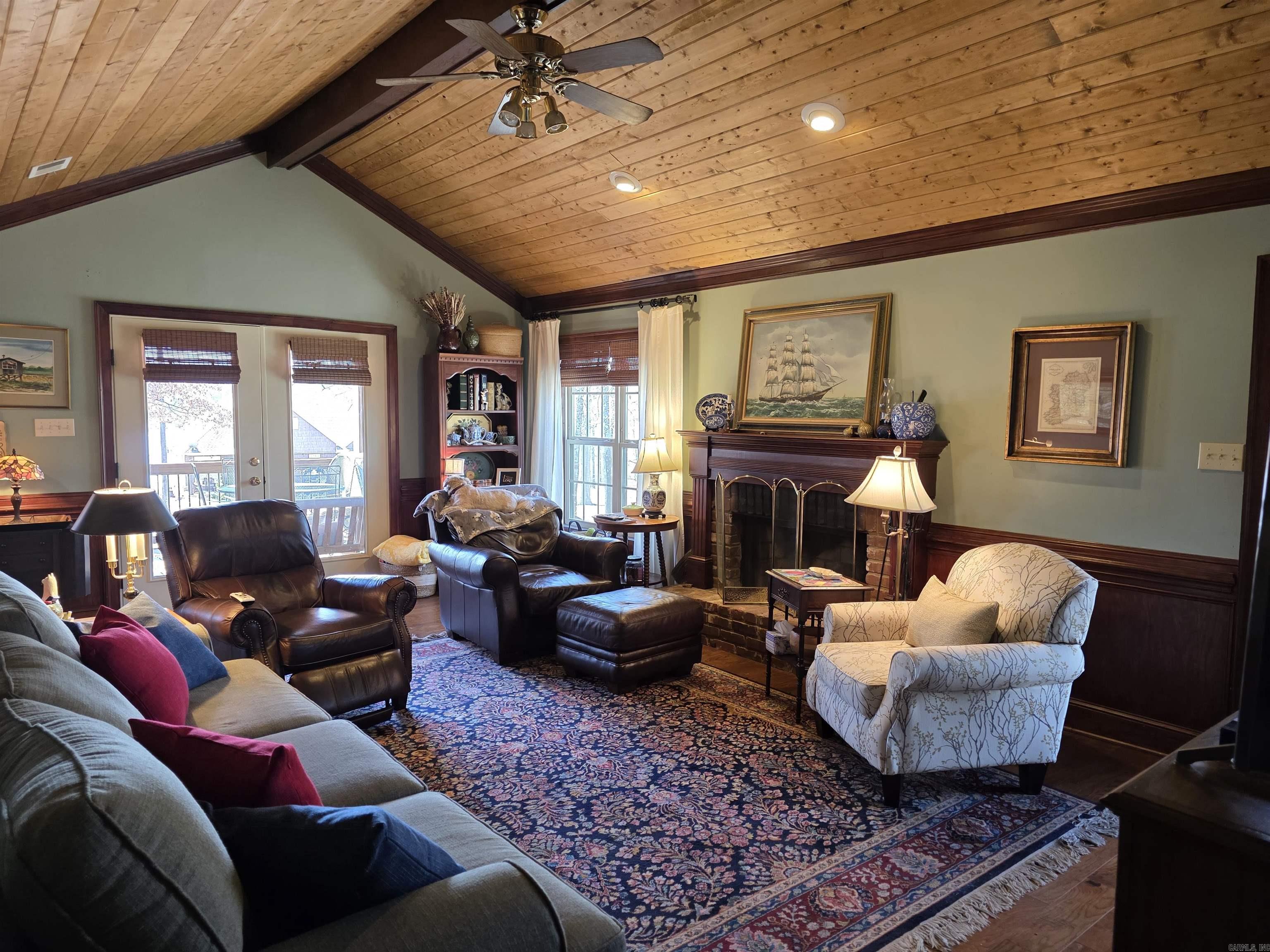 SKYPOINT ESTATES - LAKE - Residential